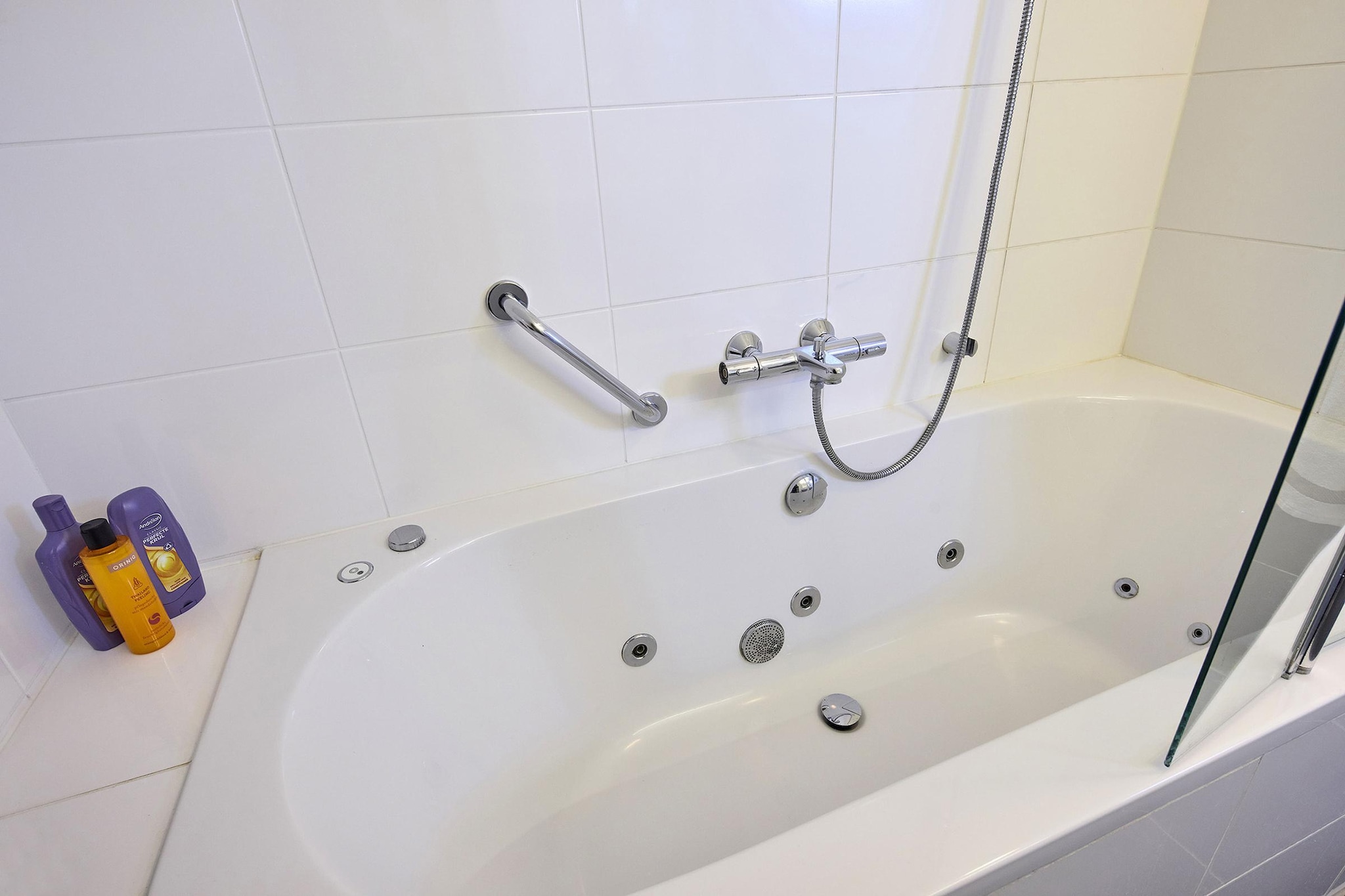 Buitenhof De Leistert 15-Badkamer