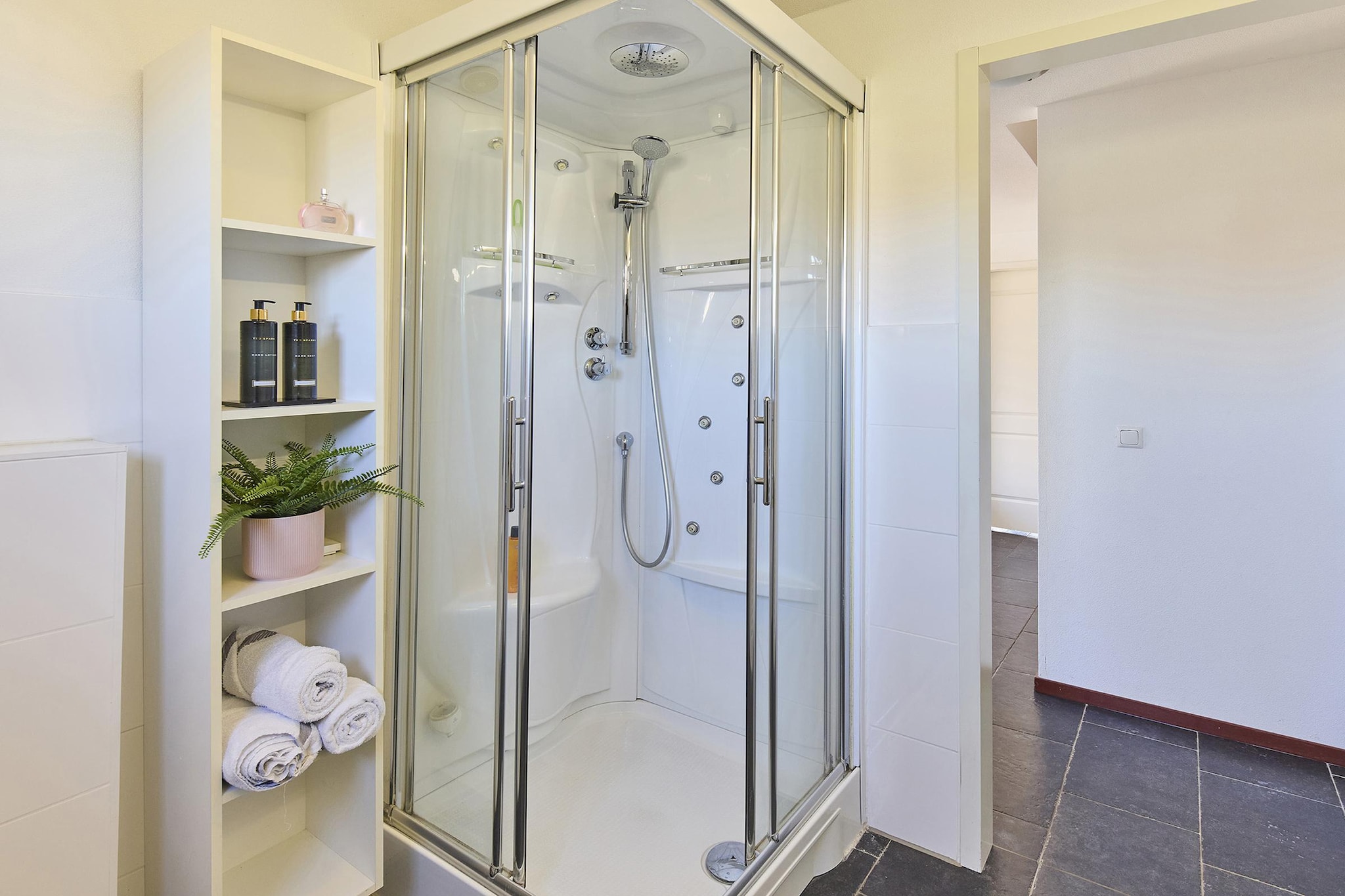 Buitenhof De Leistert 4-Badkamer
