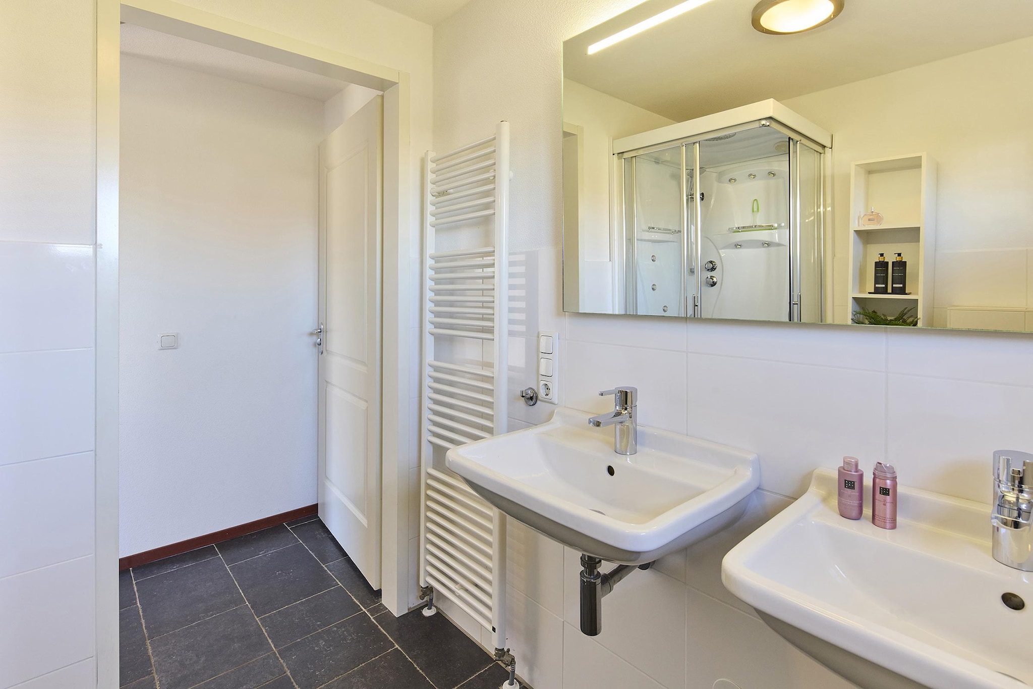 Buitenhof De Leistert 4-Badkamer