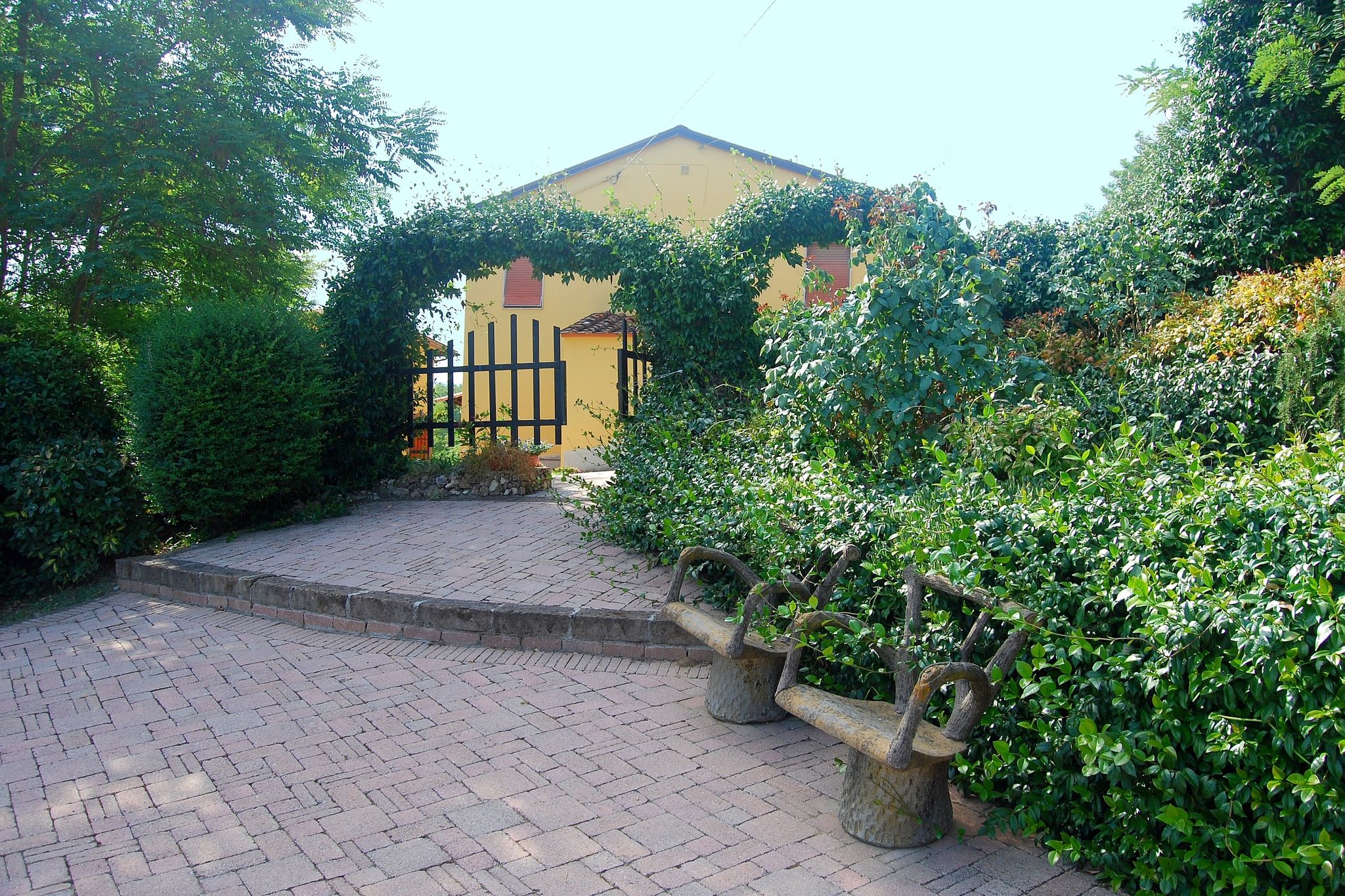 Charming holiday home between Florence and Pisa.