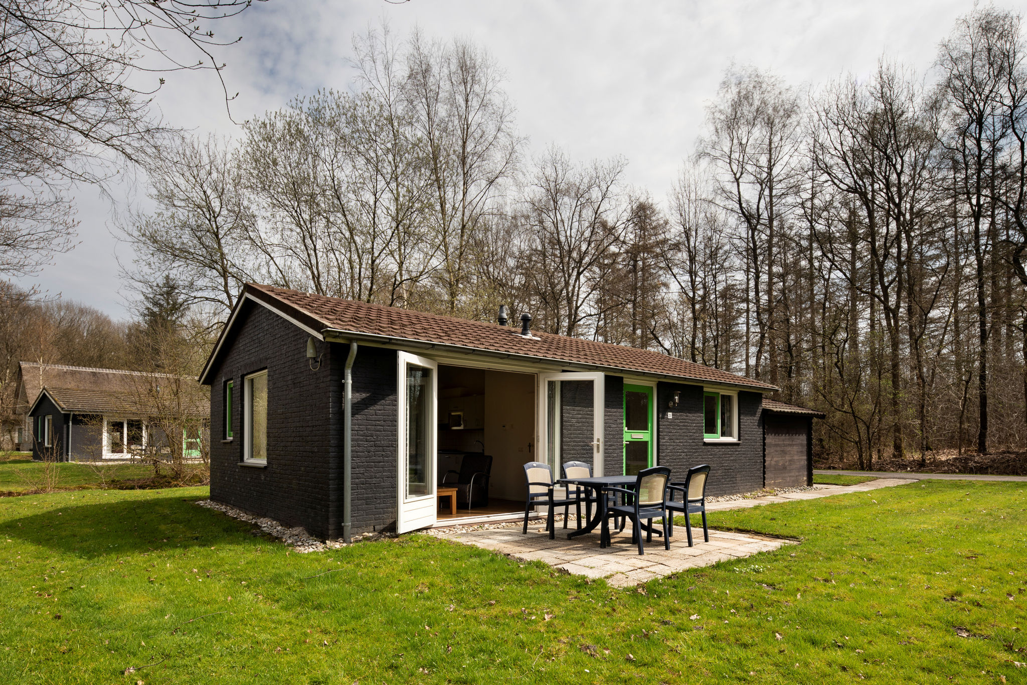 Comfortabele bungalow nabij Hoogeveen met een terras
