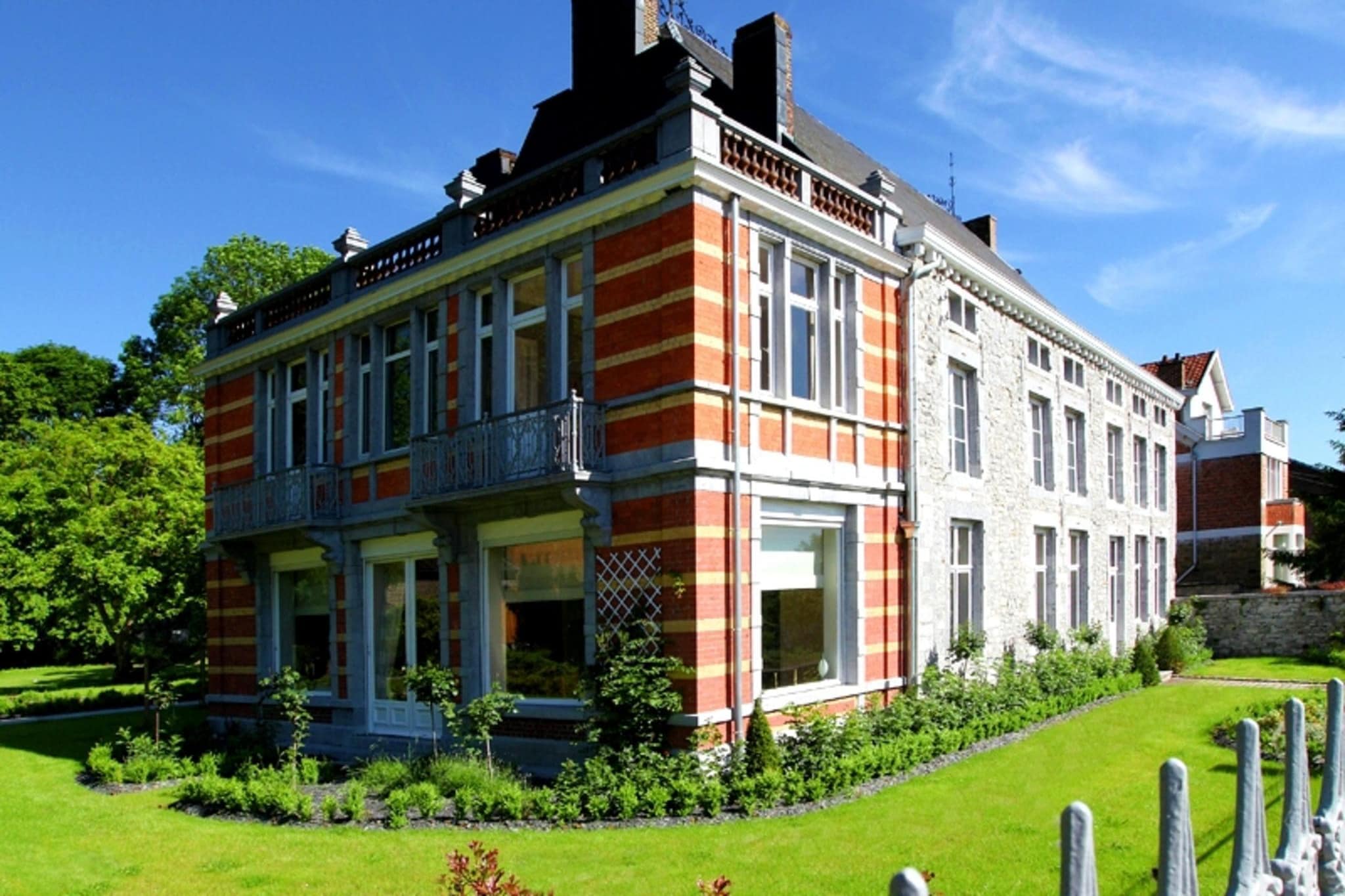 Group Villa with Pool & Sauna