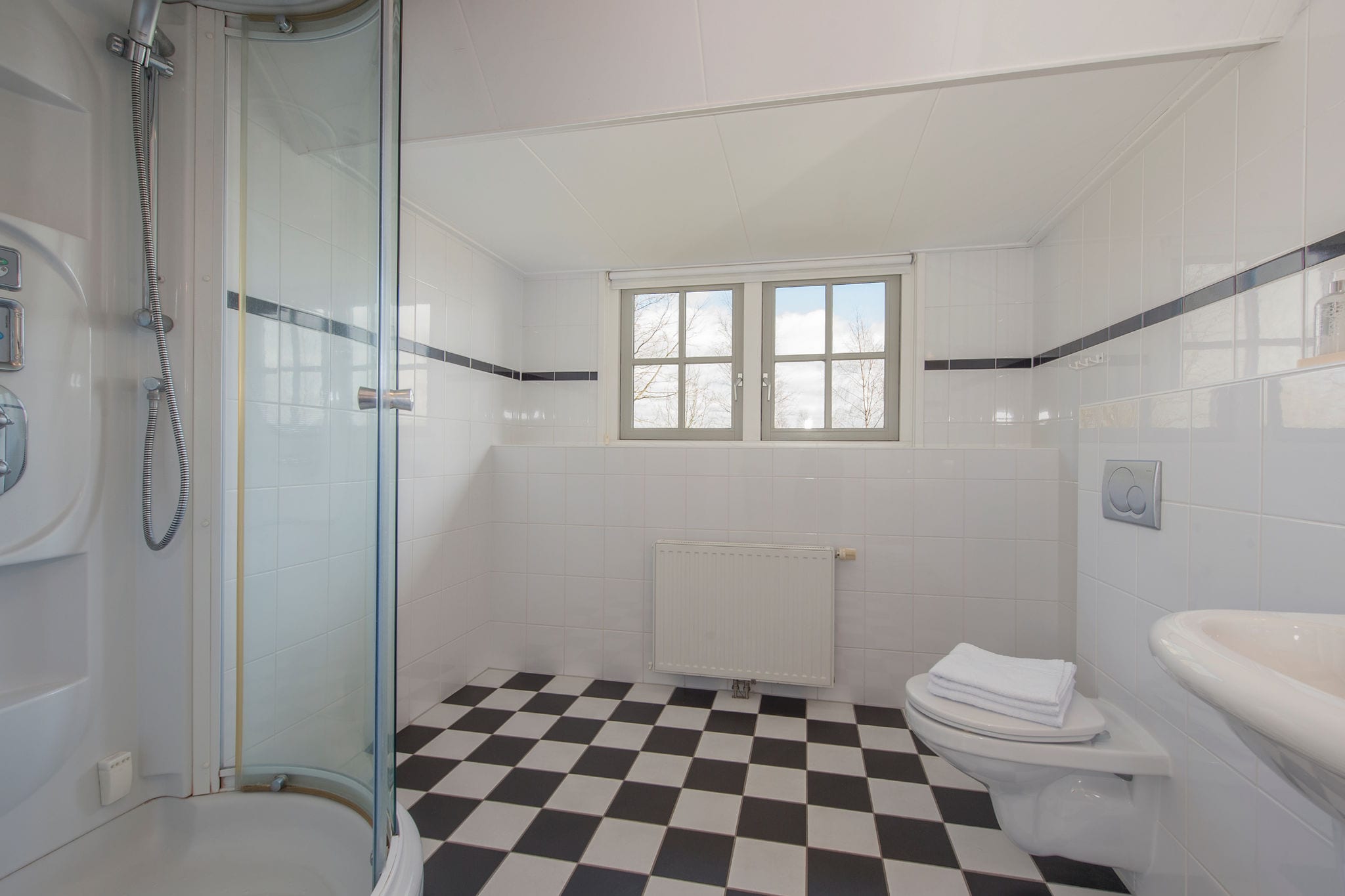 Vrijstaand vakantiehuis met twee badkamers 2km van Appelscha