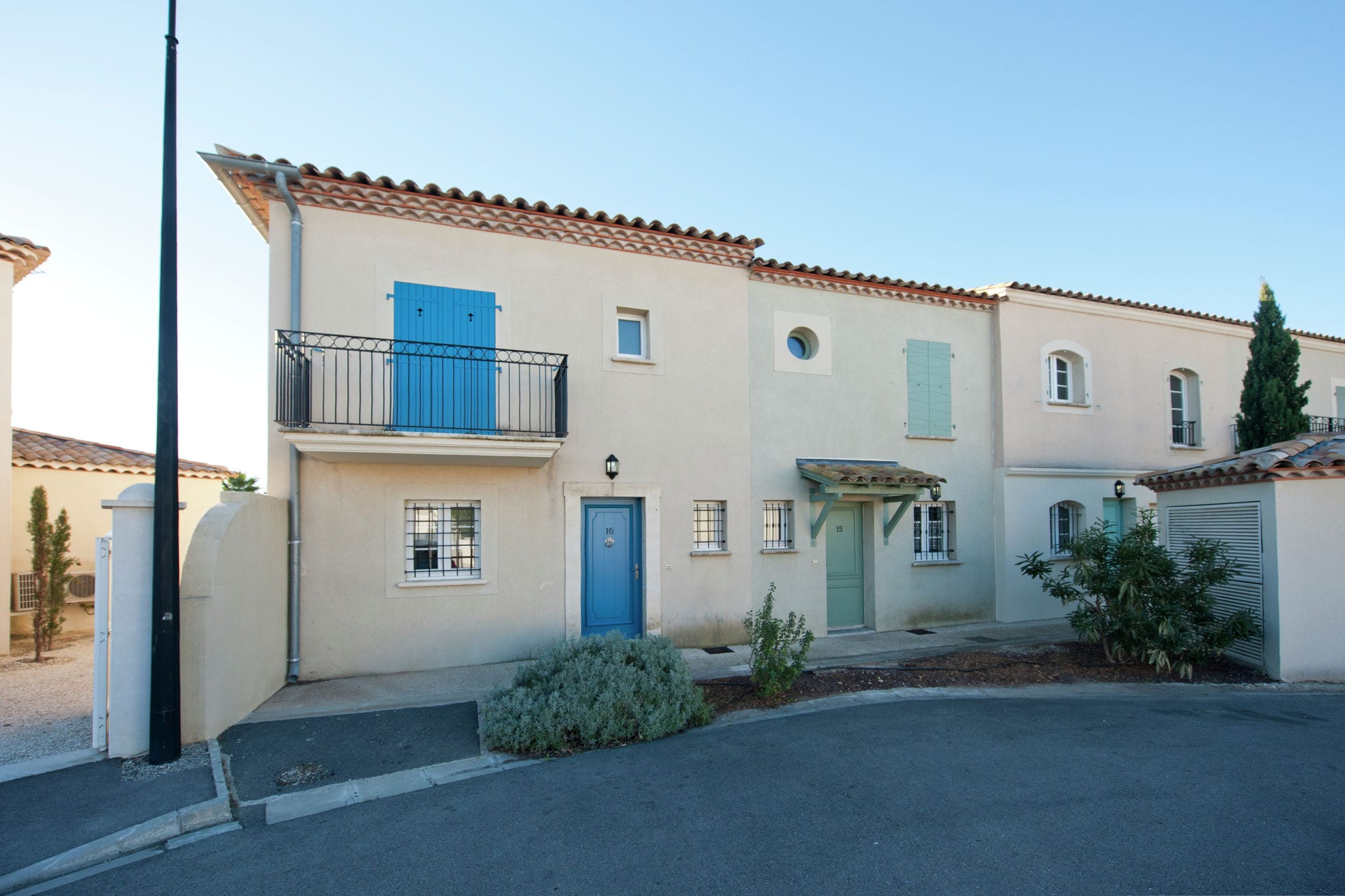 Modern Villa near Sea in Aigues Mortes with Balcony & Terrace