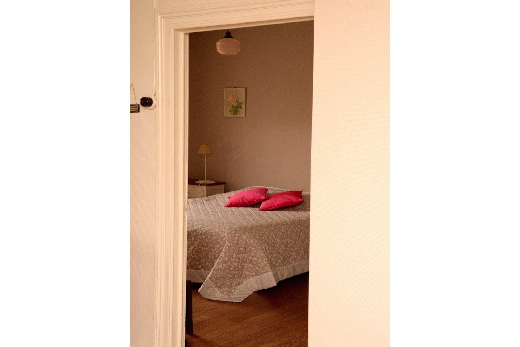 Ground floor: (hall, Sitting room(decorative fireplace, play equipment), Sitting room(TV, DVD player, CD player, playpen), Kitchen(stove, radio, oven, microwave, dishwasher, fridge-freezer, high chair), bathroom(shower, washbasin), bathroom(shower, washbasin), library, pantry(heating))\n\nOn the 1st floor: (bedroom(double bed(160 x 200 cm)), bedroom(single bed(120 x 200 cm), washbasin, children\'s bed), bedroom(double bed or 2 single beds), bedroom(double bed or 2 single beds), bathroom(bath tub, 2x washbasin, toilet), Landing(play equipment))\n\nterrace, garden furniture, BBQ