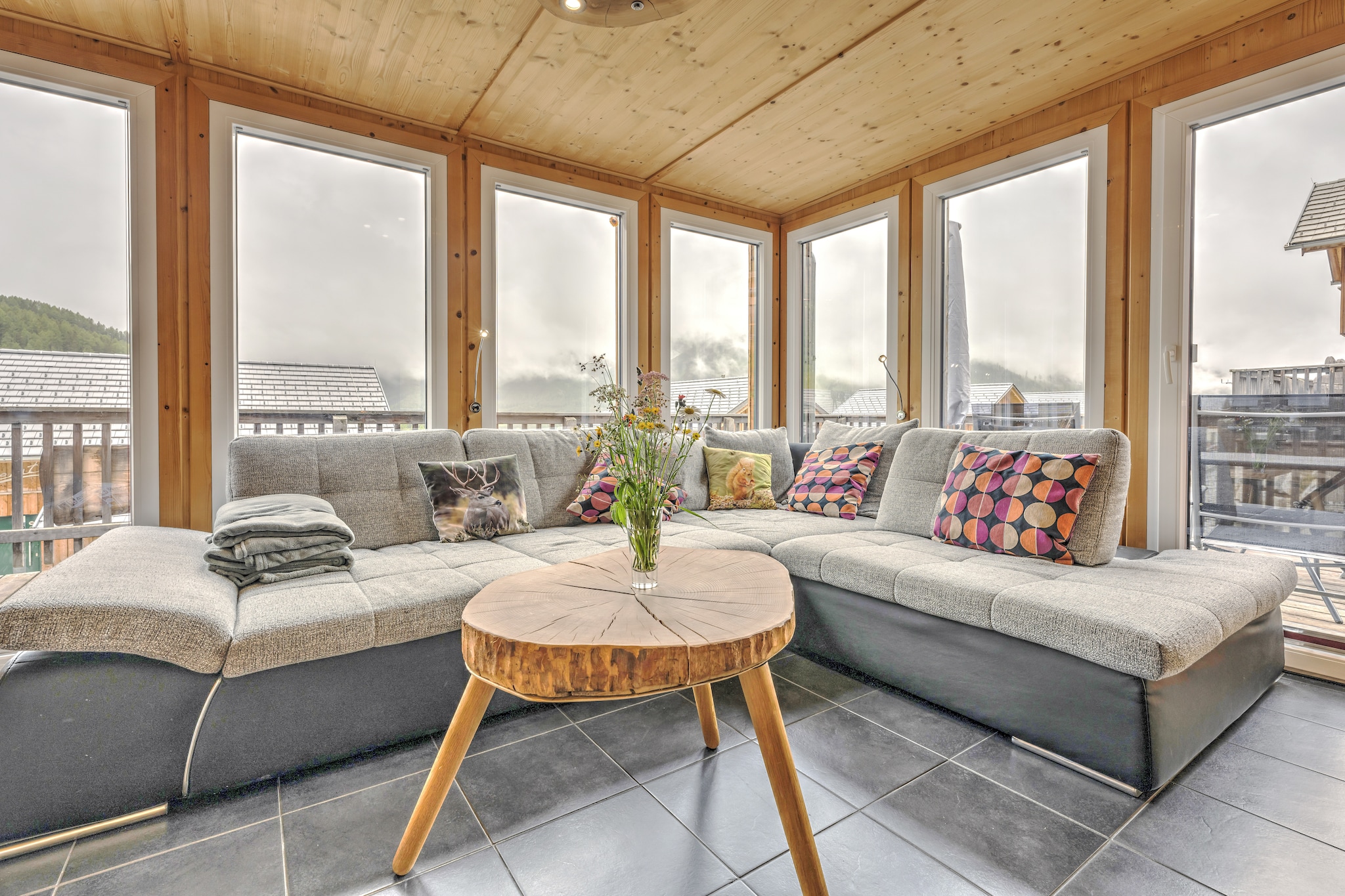 This beautiful detached chalet for a maximum of 6 people is located in a complex (Almdorf) with several chalets in the middle of the village of Hohentauern in Styria (snow-sure altitude 1,275 m) and practically directly at the ski lift.

The wooden chalet offers a cozy living room, an open kitchen, 3 bedrooms, a spacious bathroom, washing machine and an infrared sauna. The chalet faces south so it has sun all day long. From the living room and the various terraces there are beautiful views of the surrounding mountain landscape, the ski lift and the village.

In winter, Styria turns into Austria's "white heart" with beautiful ski resorts. In summer it is particularly known for its lakes, thermal baths and the impressive Hohe Tauern mountain range. The more than 200 sunny days a year and the snow-sure ski area Kreischberg / Murau ensure a perfect holiday environment in all seasons. The Kreischberg / Murau ski area extends to the neighboring RosenkranzhÃ¶he and offers a total of 42 kilometers of slopes.

The ski lift to the well-known and traditional family ski area Ski Hohentauern with 11 kilometers of slopes is only 300m away and various hiking trails are right on the doorstep. In every season, the chalet and the immediate surroundings offer you and your family the opportunity to enjoy an active and relaxing holiday.

The reception in the Almdorf can only be reached by telephone on Wednesdays.