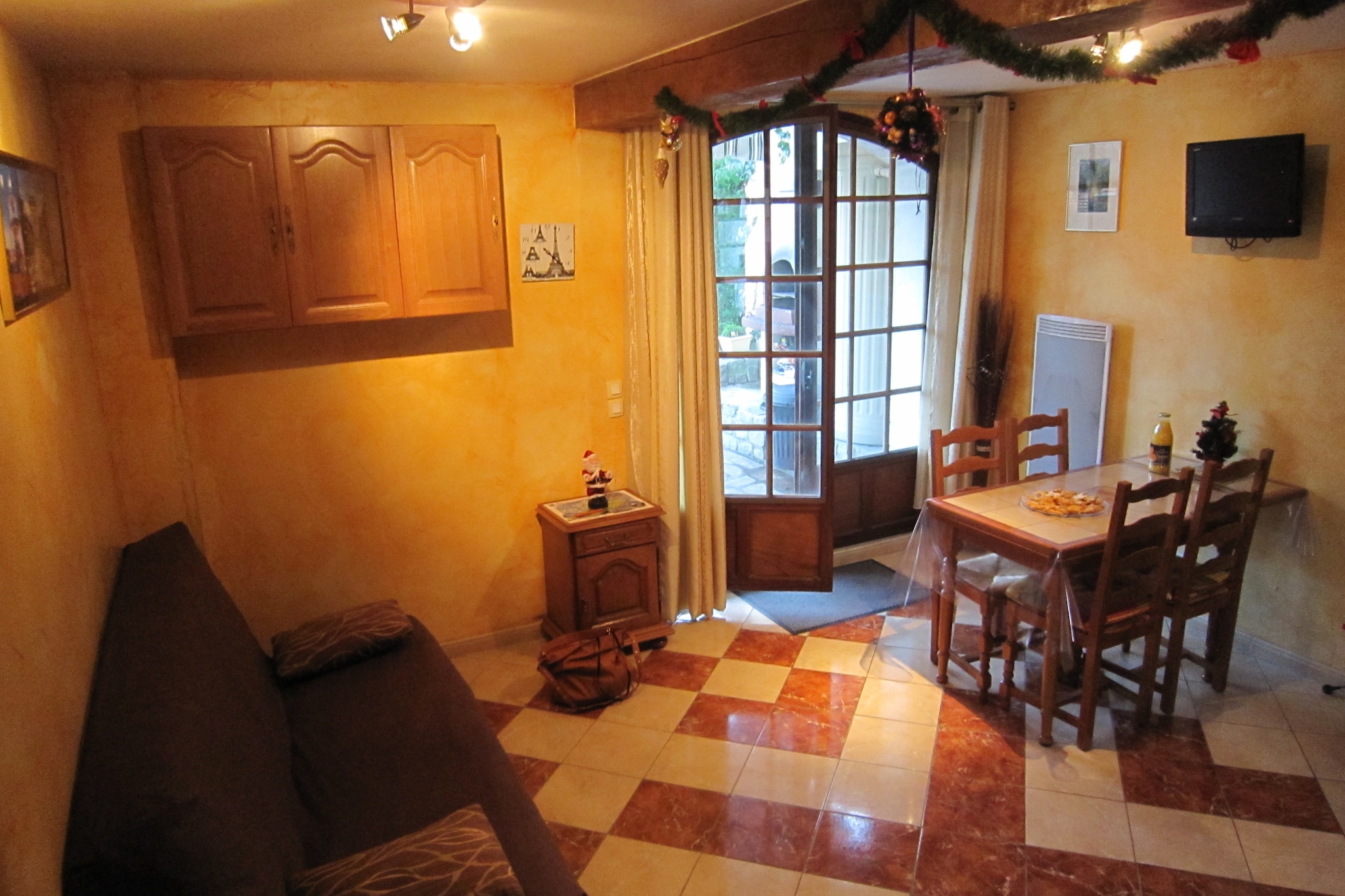 Cottage in Vaires-sur-Marne by Forest Lake