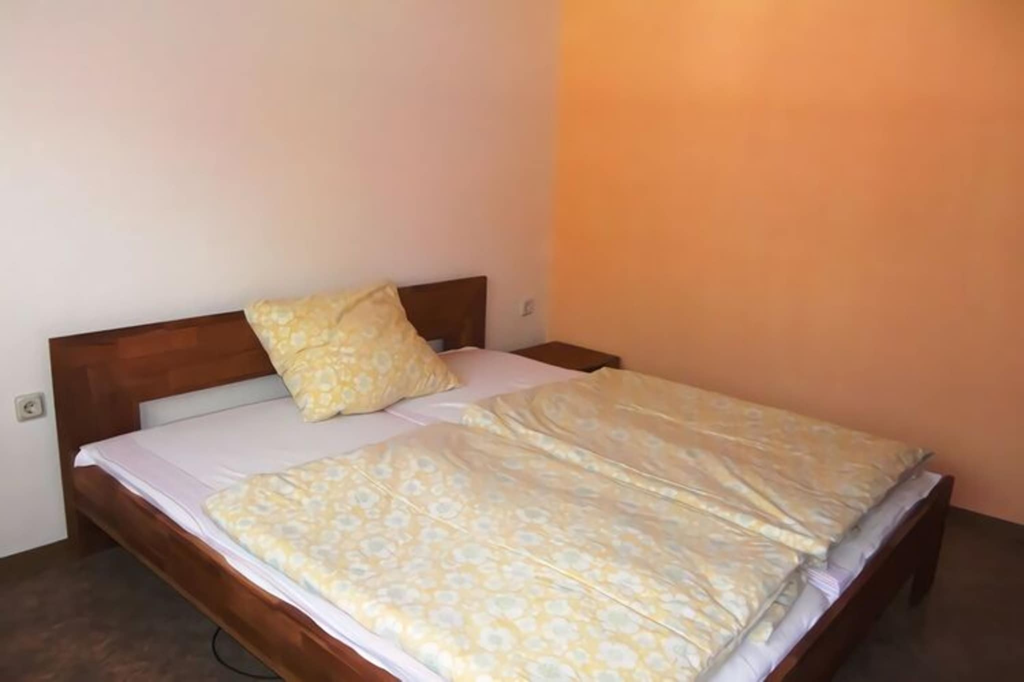 On the 1st floor: (hall, Kitchen(cooker(ceramic), oven, dishwasher, fridge-freezer), Living/diningroom(TV(satellite)), bedroom(double bed), bedroom(small double bed), bedroom(single bed), bathroom(shower, washbasin, toilet))\n\nbalcony, heating(electric), roof terrace, garden(shared with other guests), garden furniture, BBQ, parking, bicycles available, children\'s bed, high chair