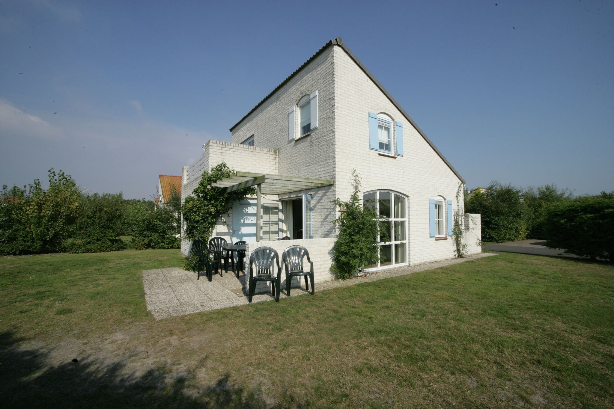 Detached villa with fireplace on Texel