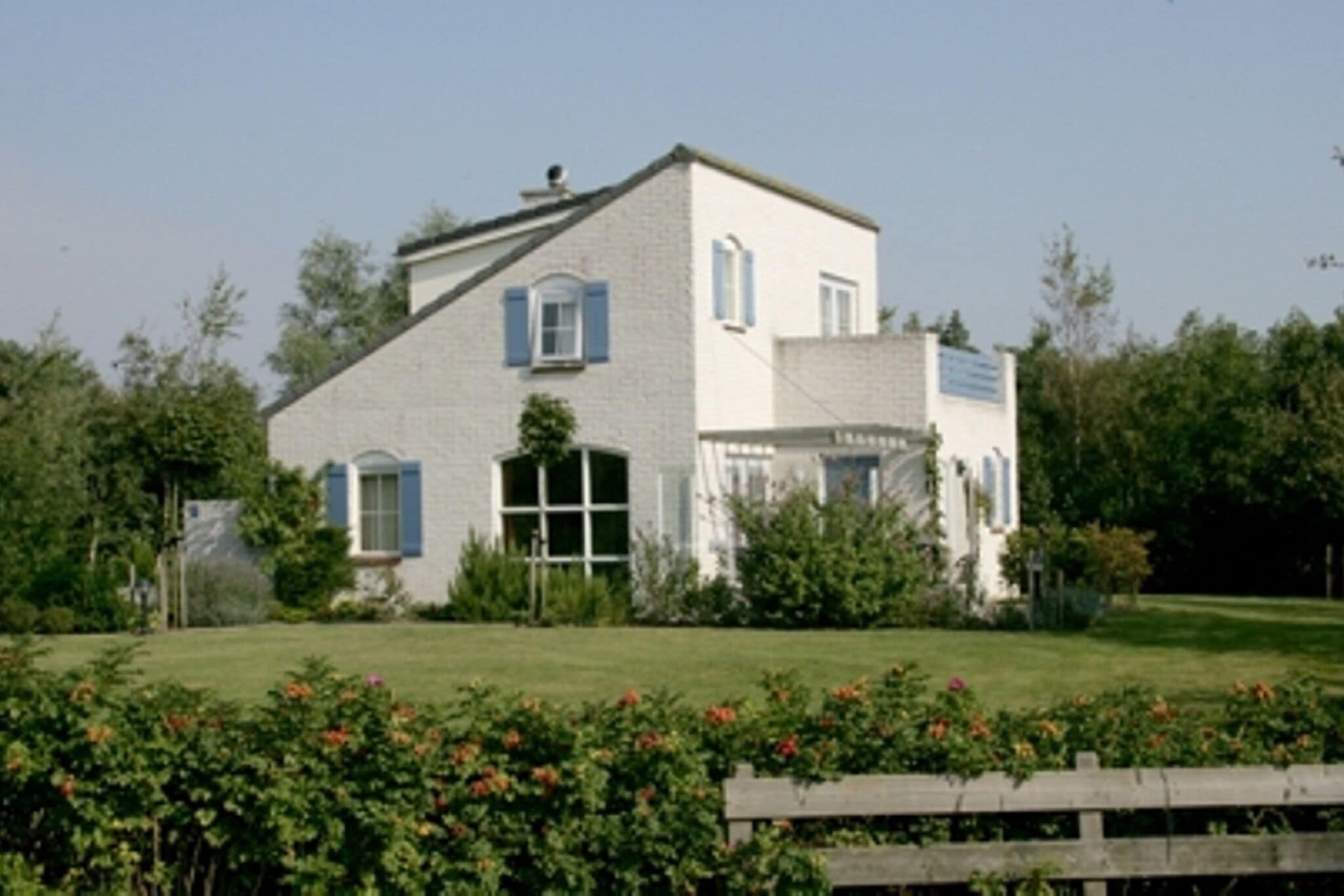 Detached villa with fireplace on Texel