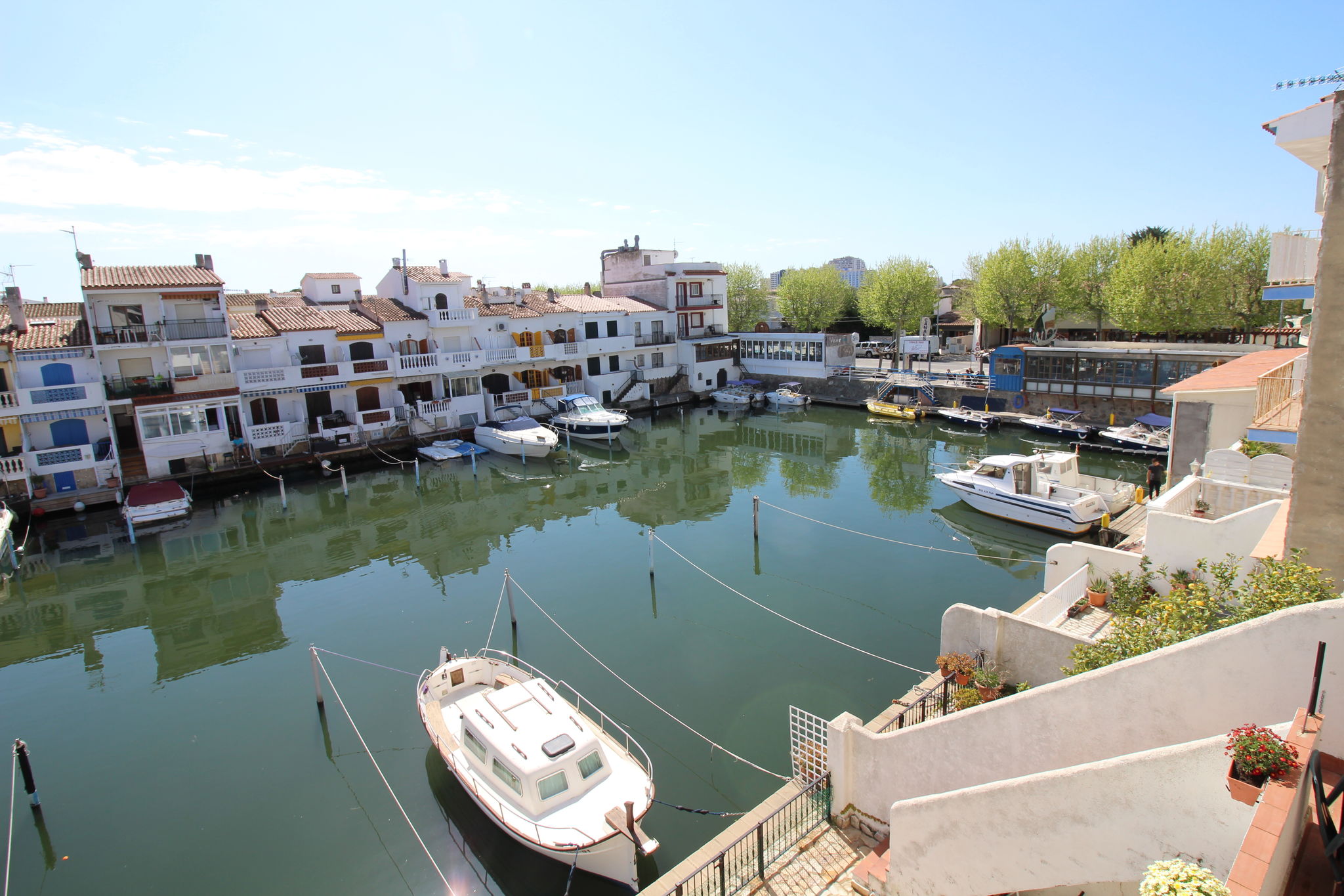 Cozy holiday home in Empuriabrava with terrace and jetty
