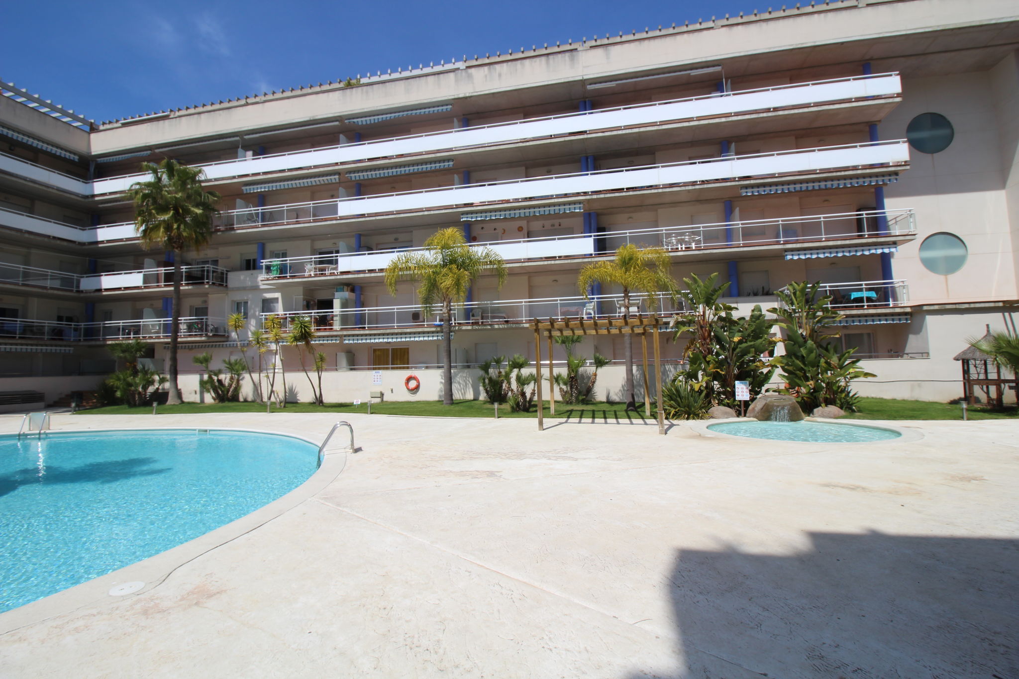 Apartment complex with communal pool in Santa Margarita (Roses)