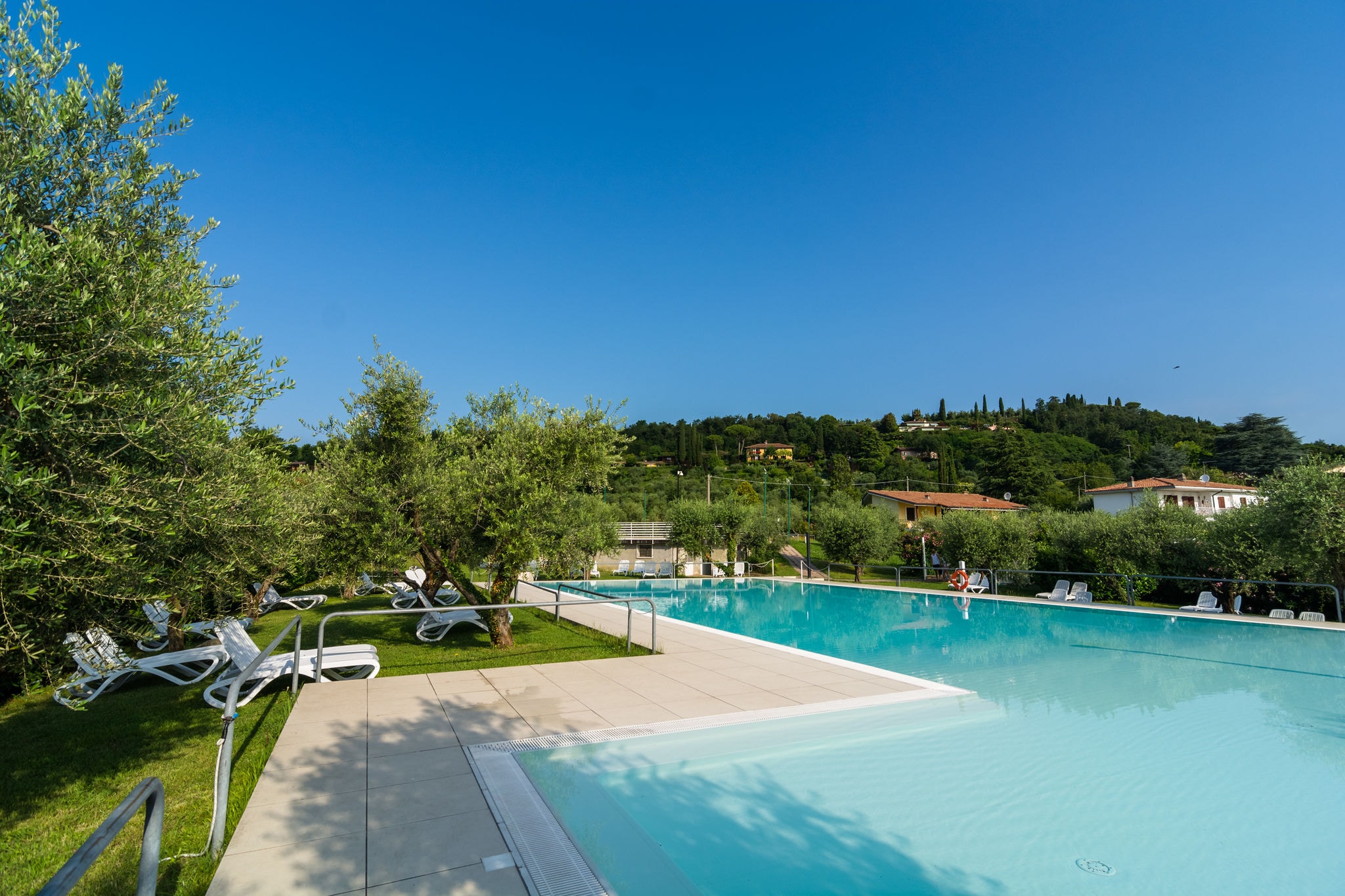 Luxe appartement aan het Gardameer met zwembaden