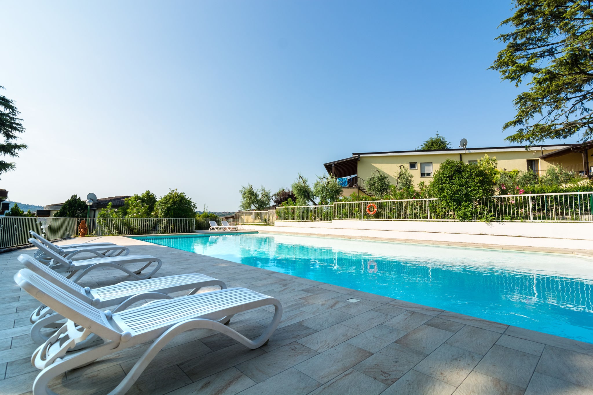 Luxe appartement aan het Gardameer met zwembaden
