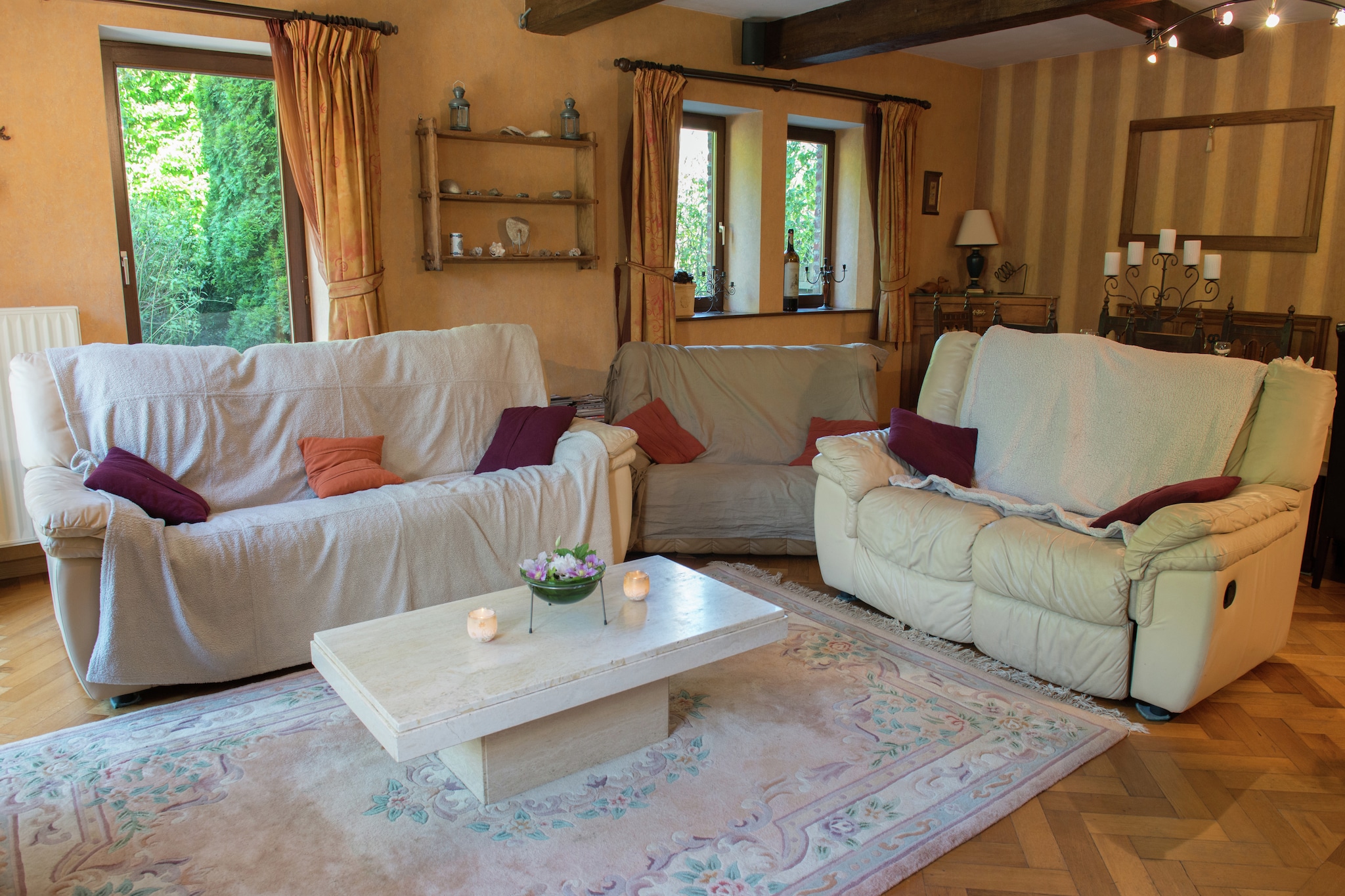 Tolifaz-Living room