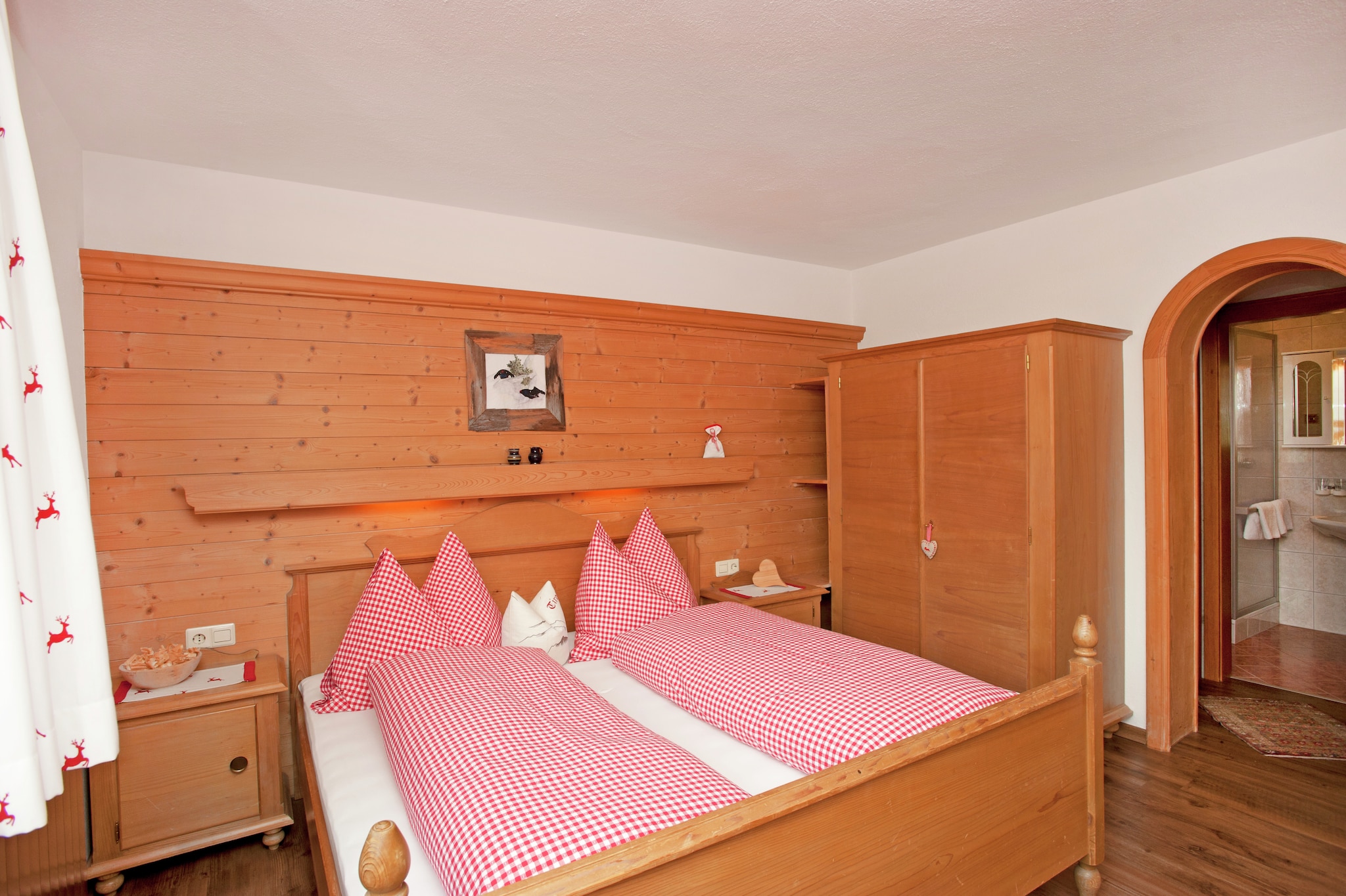 Ground floor: (hall, Large kitchen(TV(satellite), dining table, radio, electric kettle, coffee machine, microwave, dishwasher, fridge-freezer), bedroom(double bed), bathroom(shower(unit), washbasin, toilet), storage)\n\nOn the 1st floor: (bedroom(single bed, double bed, TV(satellite)), bedroom(double bed, TV(satellite)), bedroom(double bed, TV(satellite), washbasin), bathroom(shower(unit), washbasin, toilet), bathroom(shower(unit), washbasin, toilet), bathroom(shower(unit), washbasin, toilet), balcony)\n\nski boot heaters, heating, parking