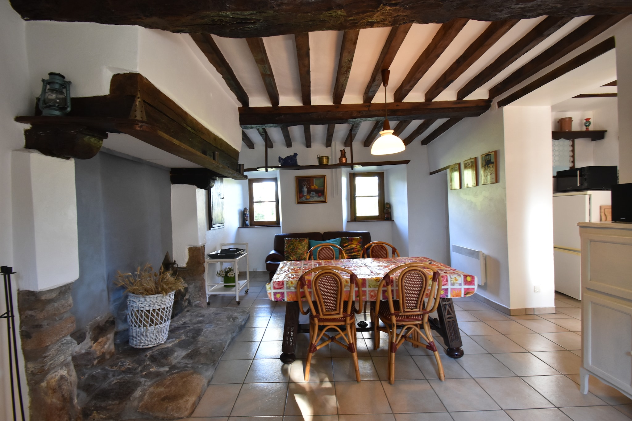 Ground floor: (hallway, open kitchen(electric kettle, cooker(ceramic), coffee machine, oven, microwave, fridge-freezer), Living/diningroom(dining table, fireplace, seating area, stereo unit), toilet)\n\nOn the 1st floor: (bedroom(double bed(140 x 190 cm), TV(satellite, digital)), Bedroom with bathroom(double bed(160 x 200 cm), shower, washbasin, toilet))\n\nwashing machine, heating(electric), garden(shared with the owner , fenced), garden furniture, BBQ(electric), parking, bicycles available, baby crib(free)