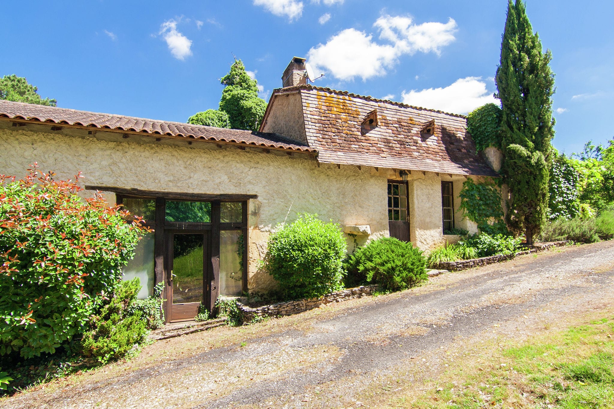 Comfy Holiday Home in Bourgnac with Swimming Pool