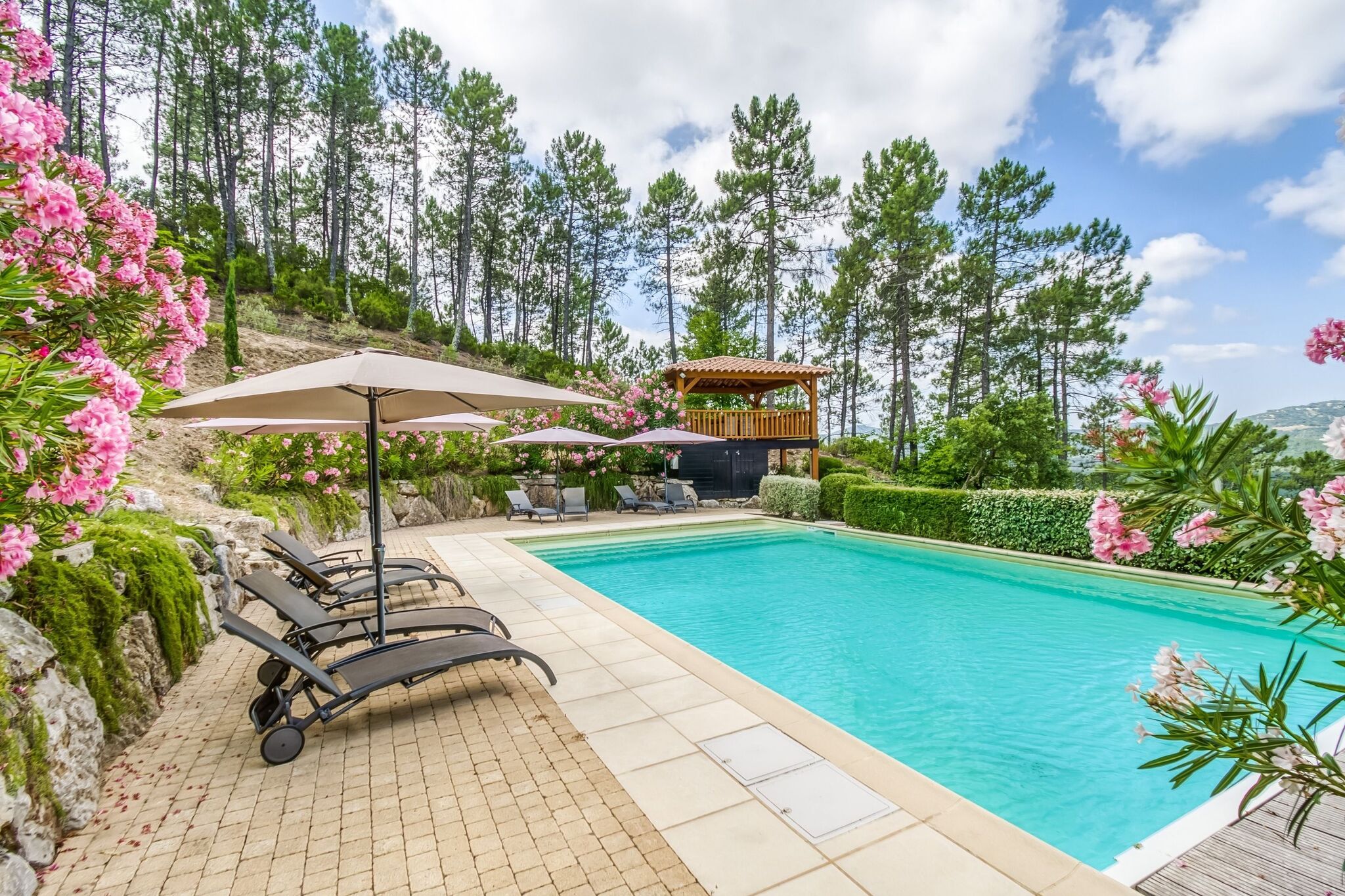 Prachtige villa met privézwembad op beveiligd privédomein, 16 km van Ste Maxime