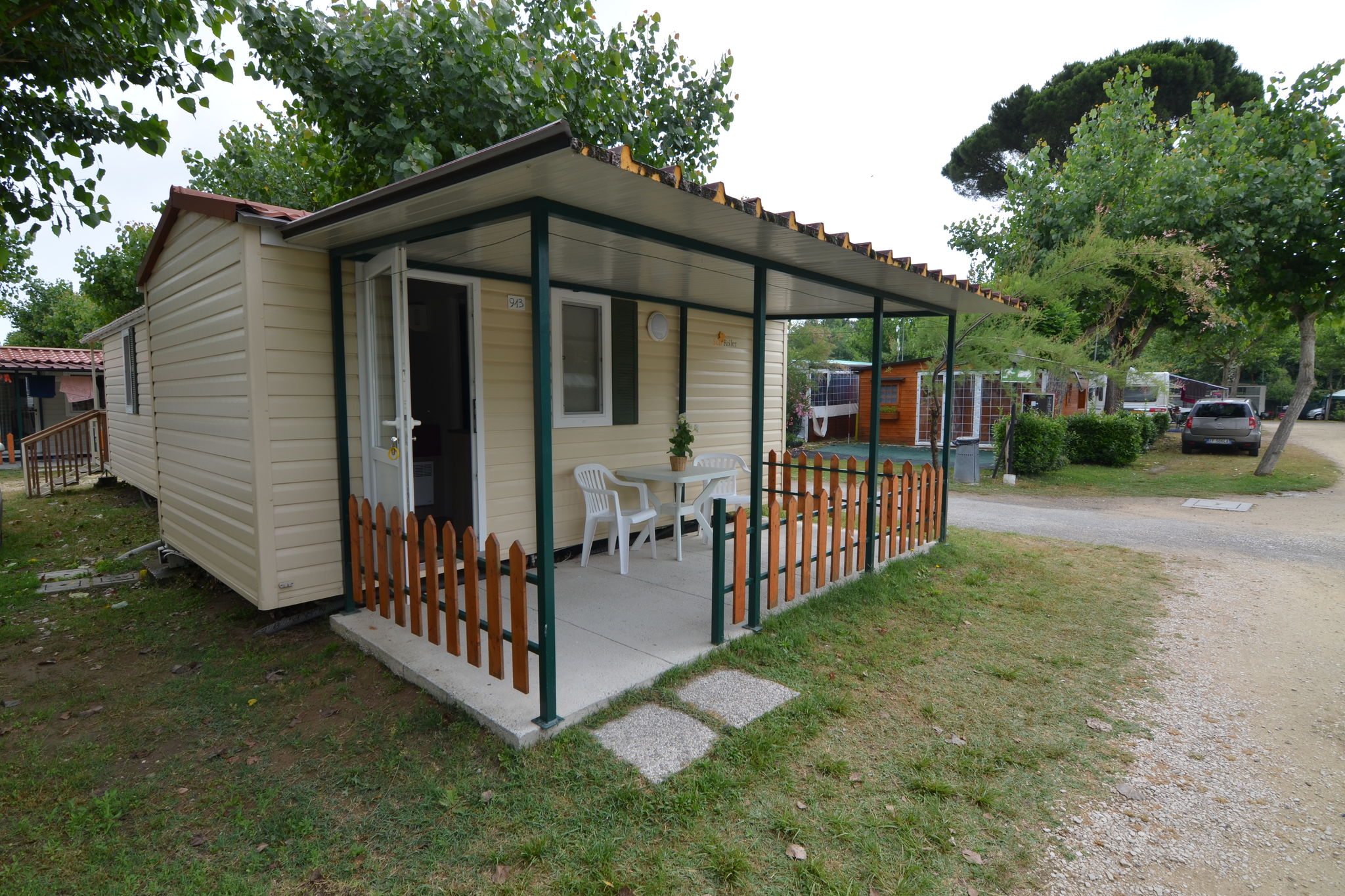 Wooden chalet with terrace, close to the beach