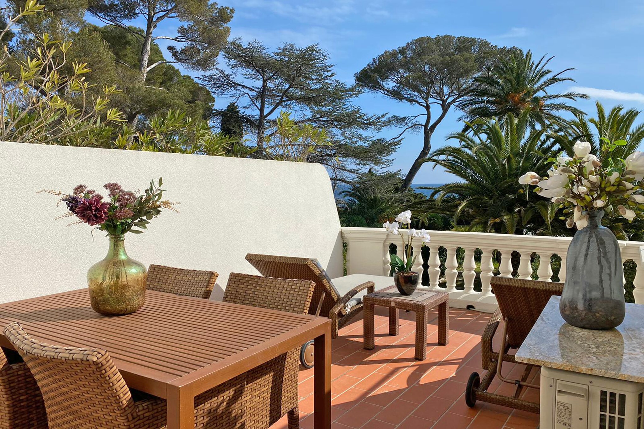 Villa on CÃ´te d'Azur with Beachfront Views