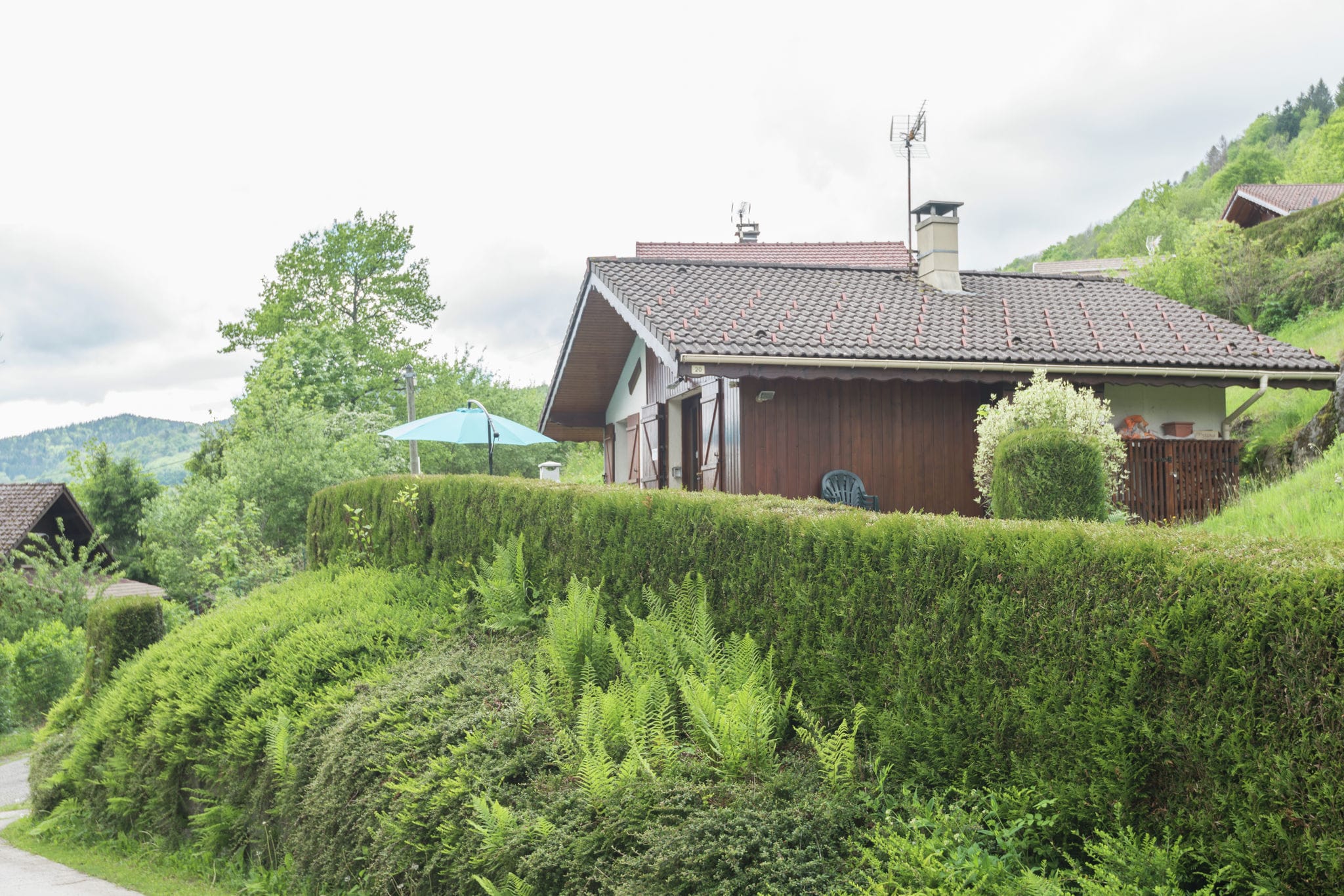 Chalet au milieu de la Bresse avec terrasse