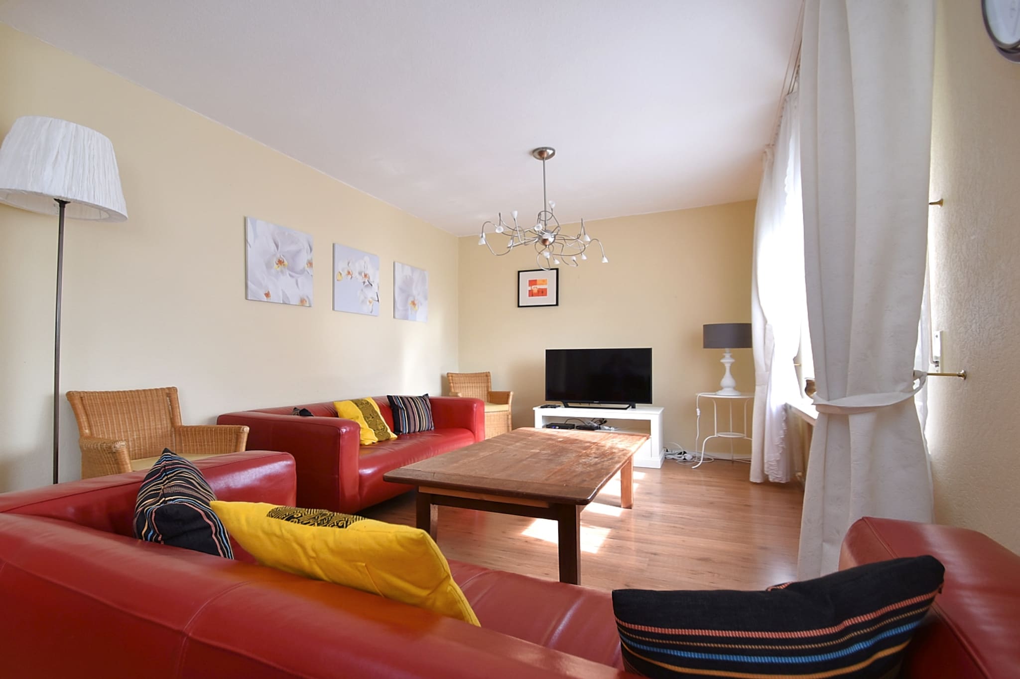 This bright and welcoming 5-bedroom holiday home in Neuastenberg offers space for up to 10 guests, making it ideal for families, friends, or multi-generational getaways. The large private garden and furnished terrace invite you to soak up the sun or enjoy a cozy barbecue, while the fully equipped kitchen and secure bike garage add practical comfort.
Year-Round Adventure
Located near ski slopes and cross-country trails, the home is a perfect base for skiers, snowboarders, hikers, and mountain bikers. Well-marked trails and scenic routes make the region a delight in both summer and winter. Restaurants are just 200 m away, and supermarkets are reachable within 10 km, ensuring convenience without compromising tranquility.
Easy Access & Amenities
With central heating, on-site parking, and the nearest train station just 10 km away, this home blends rustic charm with modern ease. Whether you're chasing snow or sunshine, it’s a peaceful launchpad for exploring the Sauerland highlands.