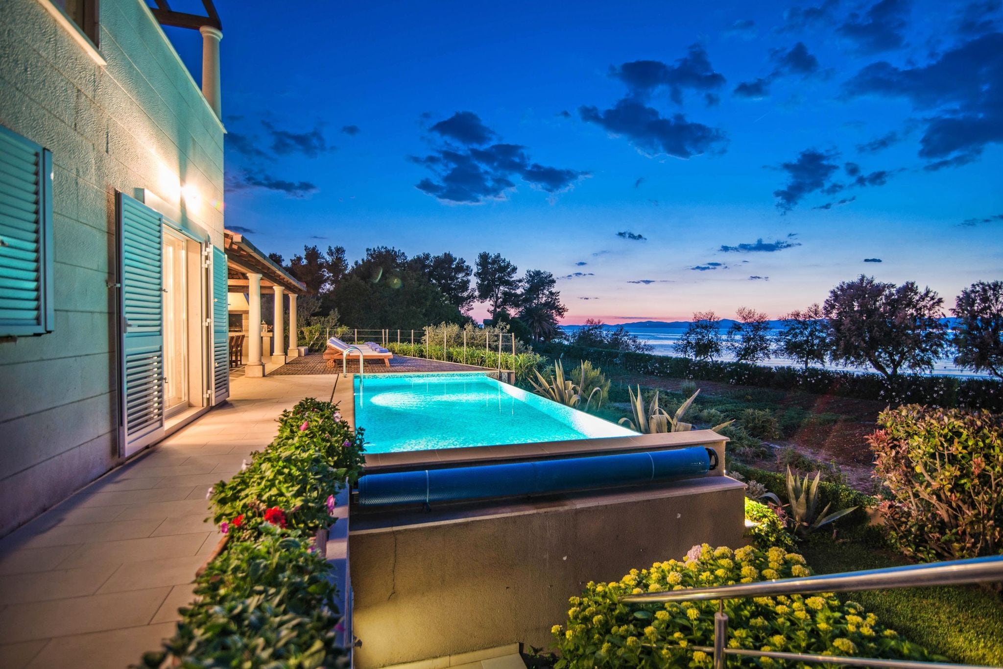Prachtige villa op het eiland Brac met infinity pool, op 30 meter van het strand