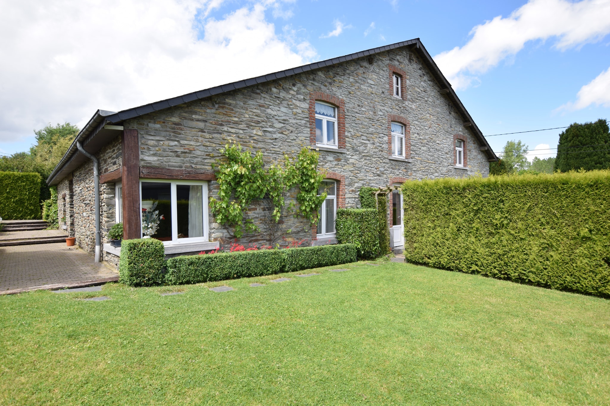 Villa with Guest House & Sauna