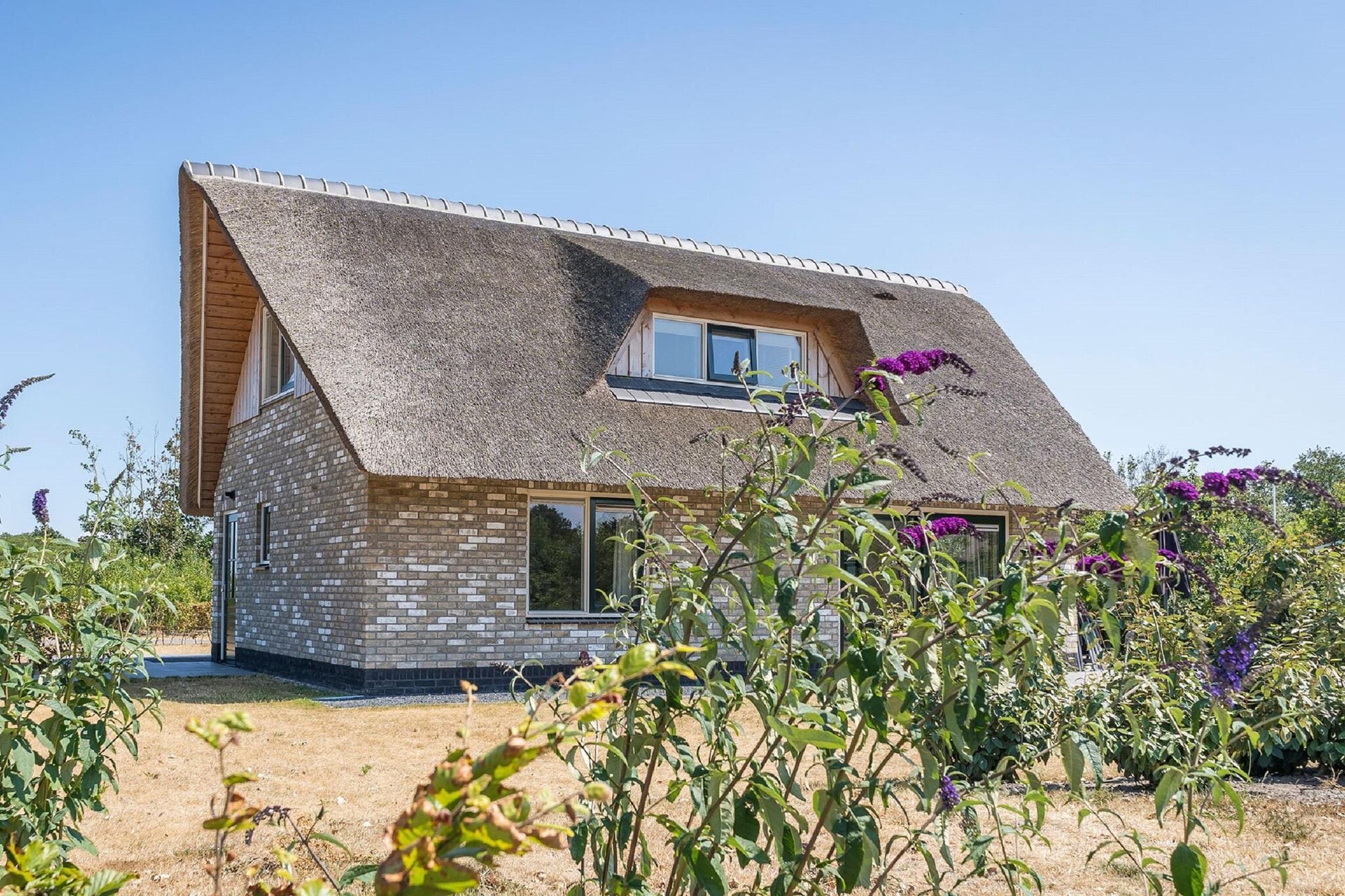 Thatched villa only 1.2 km from the sea