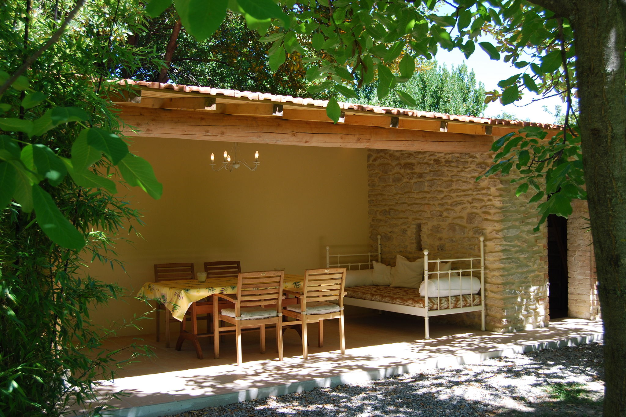 Gîte spacieux avec piscine en Provence