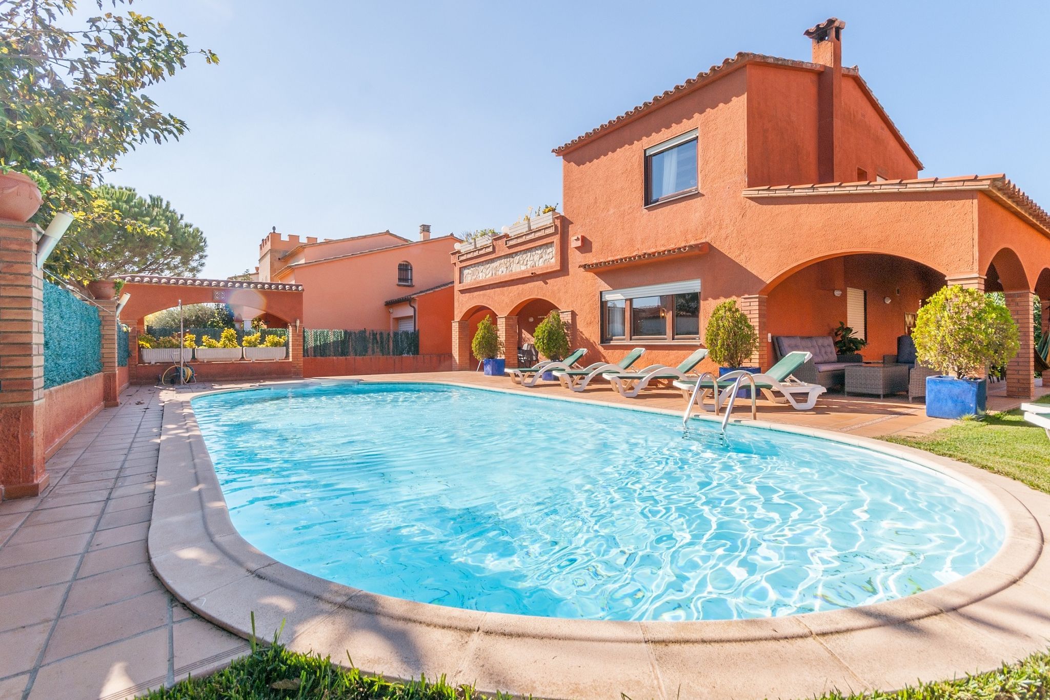 Gemütliches Ferienhaus in Girona mit Swimmingpool