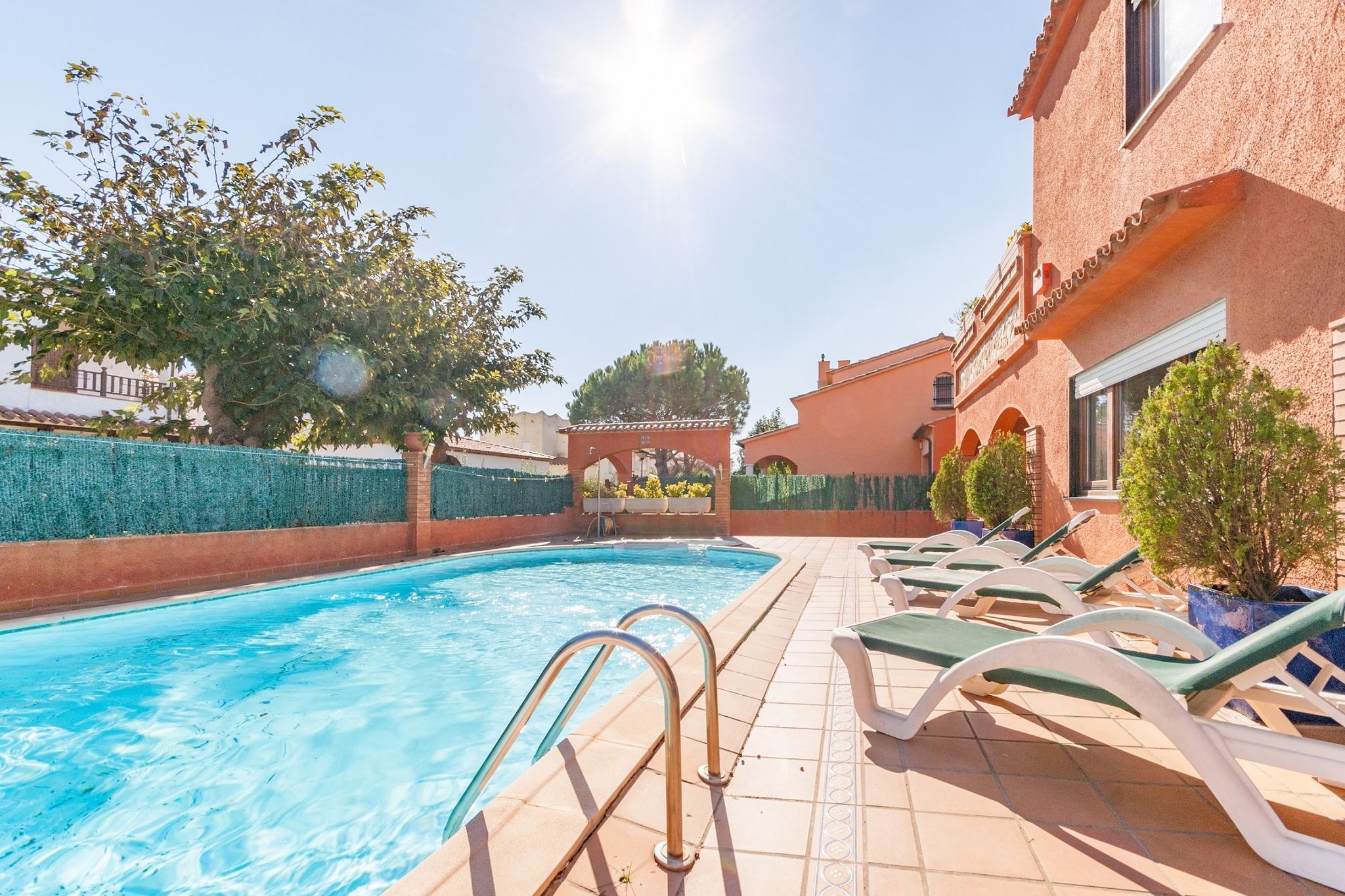 Maison de vacances confortable à Gérone avec piscine