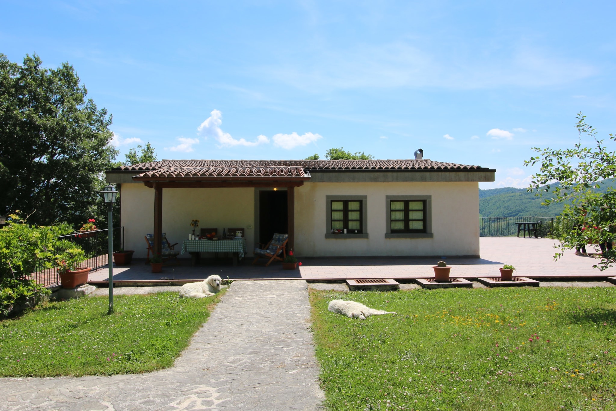 Charmanter Bauernhof in Apecchio mit Swimmingpool