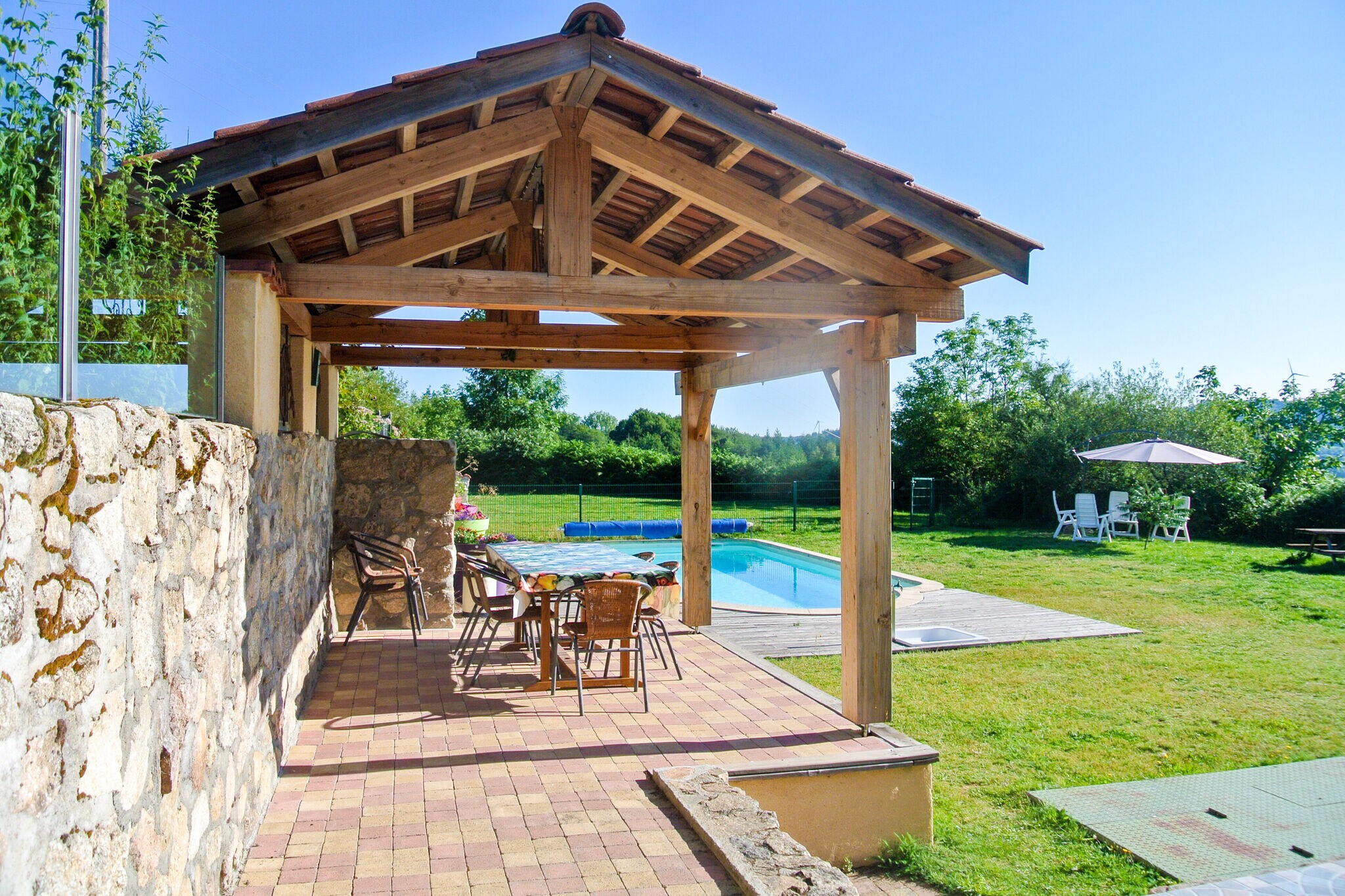 Charmante maison de vacances avec piscine à Lavoine