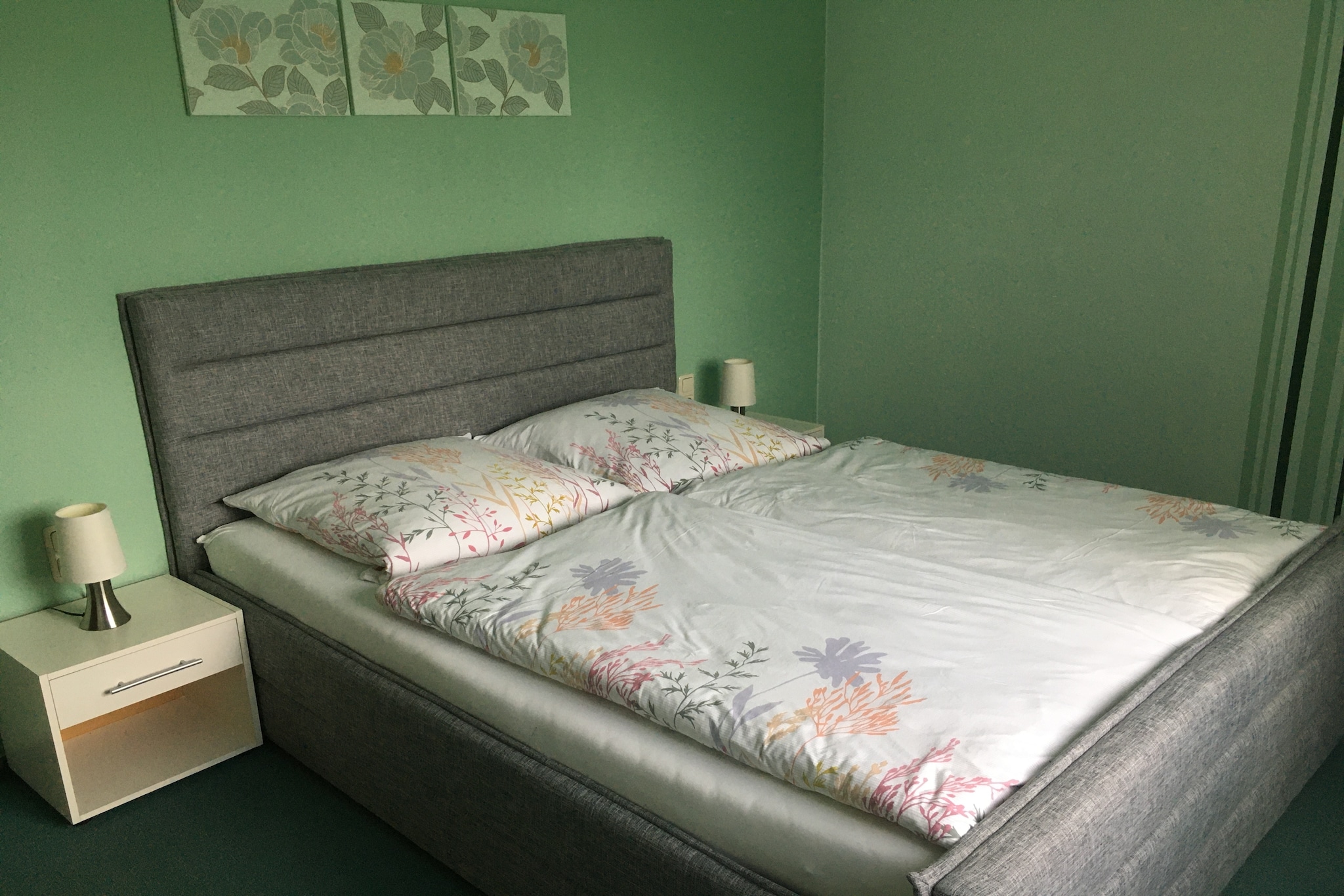 Ground floor: (hall, Living room(double sofa bed), open kitchen(toaster, cooker(ceramic), coffee machine(filter), oven, dishwasher, fridge-freezer), Living/diningroom(TV(satellite)), bedroom(bunk bed), bathroom(bath tub, shower, washbasin, toilet))\n\nheating(central), terrace, garden furniture, BBQ, parking