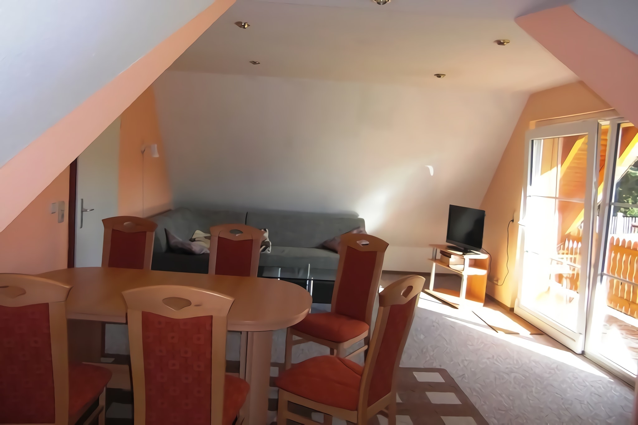 Located in the beautiful Harz region, more precisely in the town of Thale, this holiday home impresses with its charm and enough space for families and groups of friends. The beautiful terrace with a spacious garden and a large balcony offer pure relaxation after an active day.
The holiday home is only 3 km from the nearest ski lift and the nearest cross-country ski run. In addition to winter sports and beautiful hikes in summer, you can also visit many sights such as castles, churches, palaces, monasteries and museums in the Harz Mountains. Since the house is right in town, all local amenities are in the immediate vicinity.
The holiday home has lovingly furnished rooms that offer classic comfort, a cozy eat-in kitchen with corner seat and dishwasher, TV in the living room and bathroom with shower. There is also a washing machine in the house. Animal lovers are welcome to bring a pet.