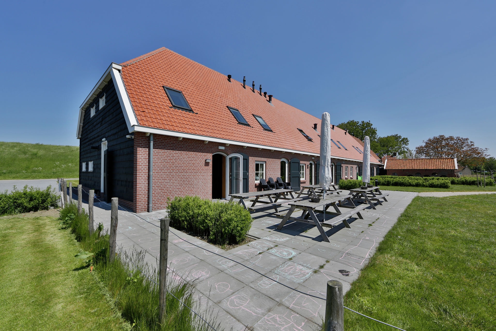 Group accommodation 50 m from the Oosterschelde