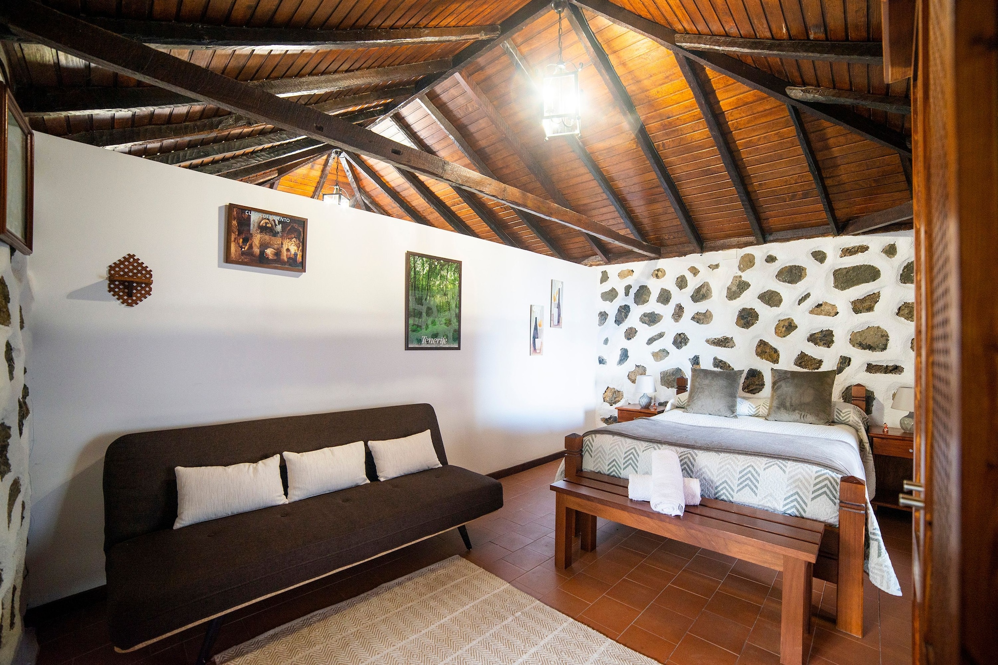 Ground floor: (Living room(TV(satellite), fireplace, stereo unit, heating), Kitchen(toaster, cooker(ceramic), coffee machine, oven, microwave, fridge(+ freezer)), bedroom(double bed(135 x 190 cm)), bedroom(2x single bed, single bed), bathroom(shower, washbasin, toilet), pantry(washing machine))\n\nwashing machine, heating(electric), terrace, garden furniture, sun loungers, BBQ, children\'s bed, high chair, ironing board, iron