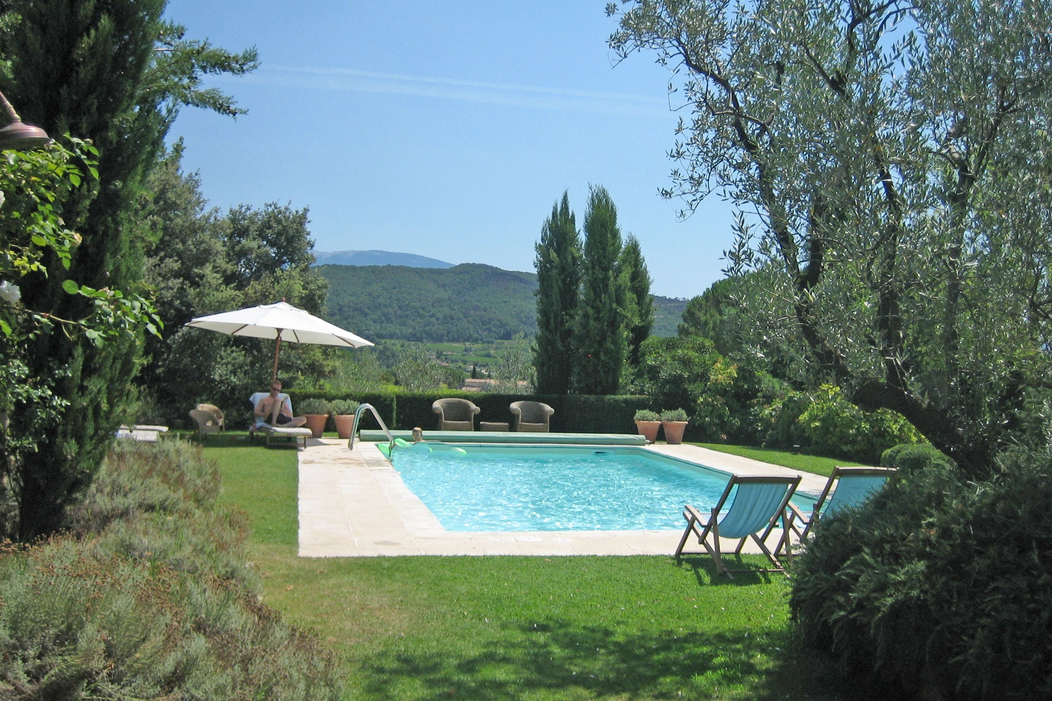 Karakteristiek landhuis in Zuid-Frankrijk met privézwembad