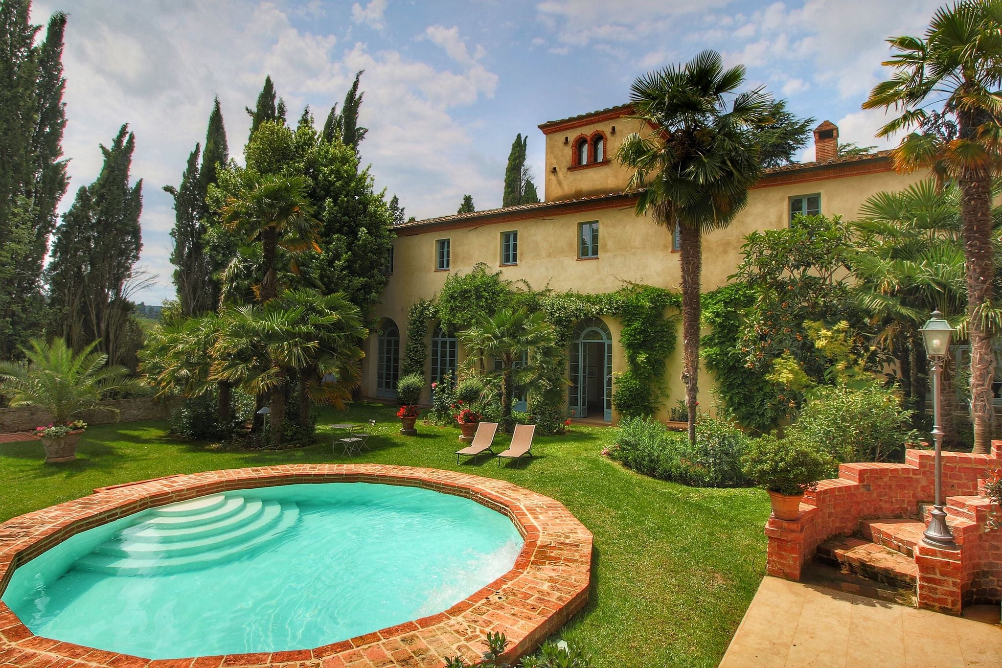 Villa met privézwembad en tennisbaan in de Toscaanse heuvels