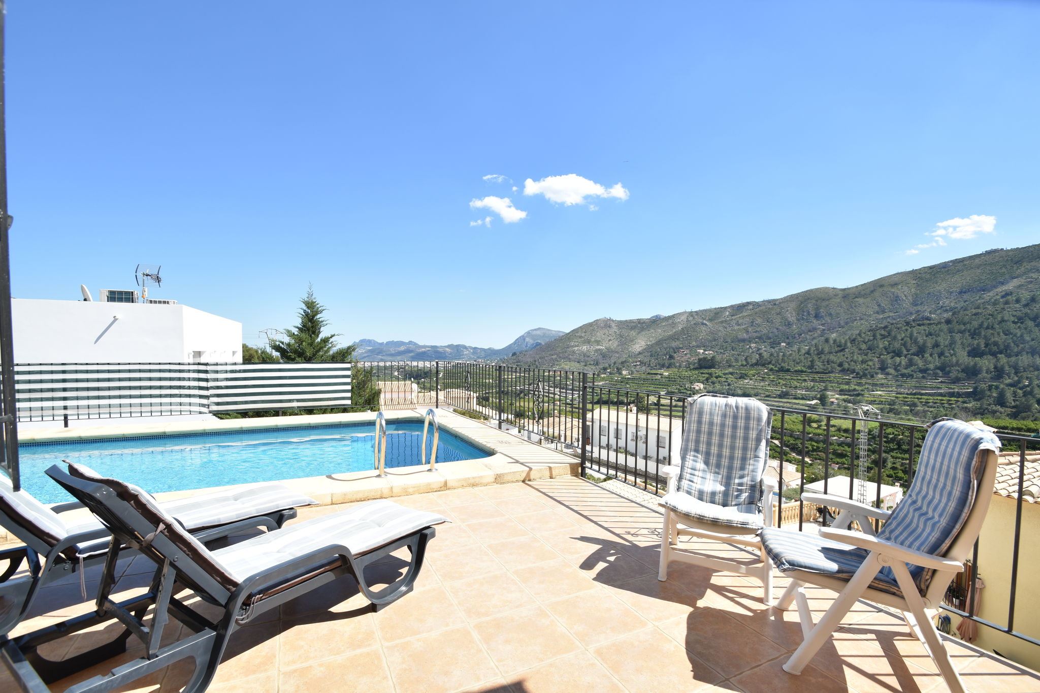 Villa individuelle dans un endroit calme avec piscine privée vue panoramique