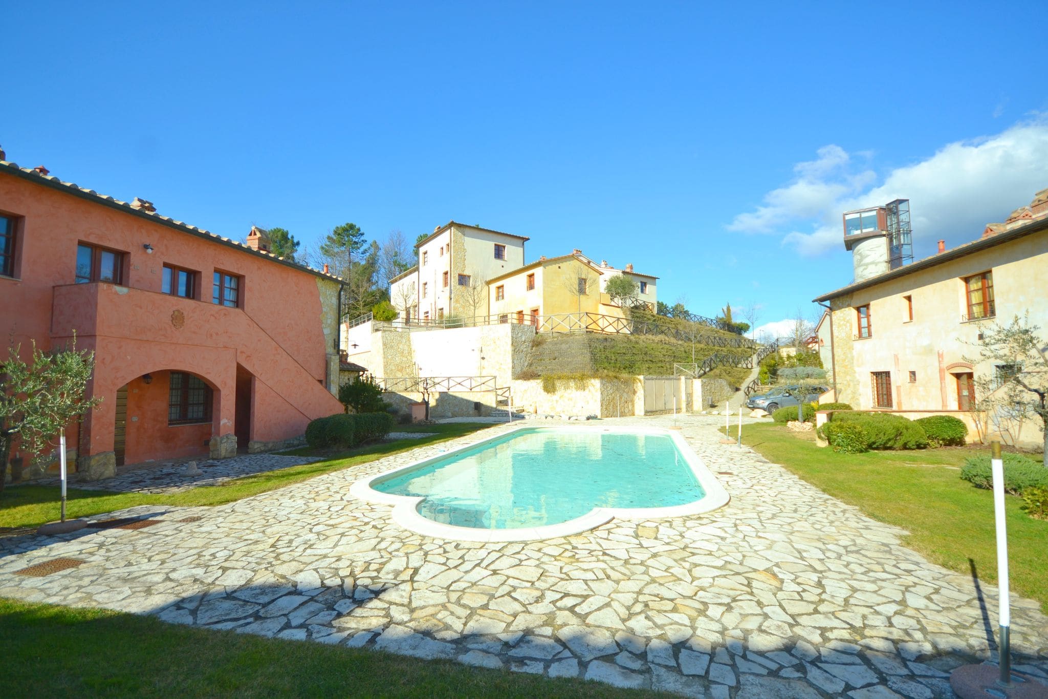 Gezellig appartement met gedeeld zwembad vlakbij Volterra en S. Gimignano!