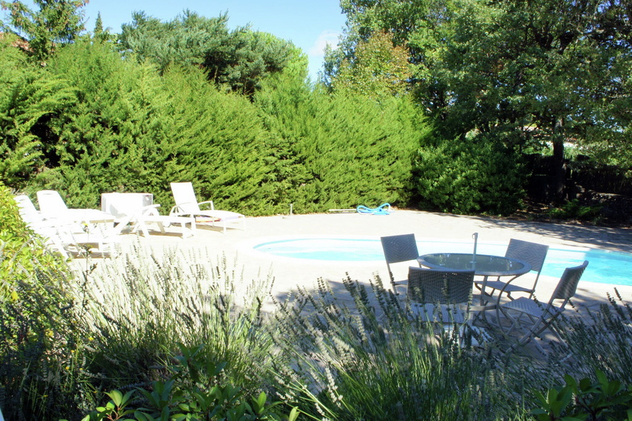 Charmant vakantiehuis in Régusse, Provence met zwembad