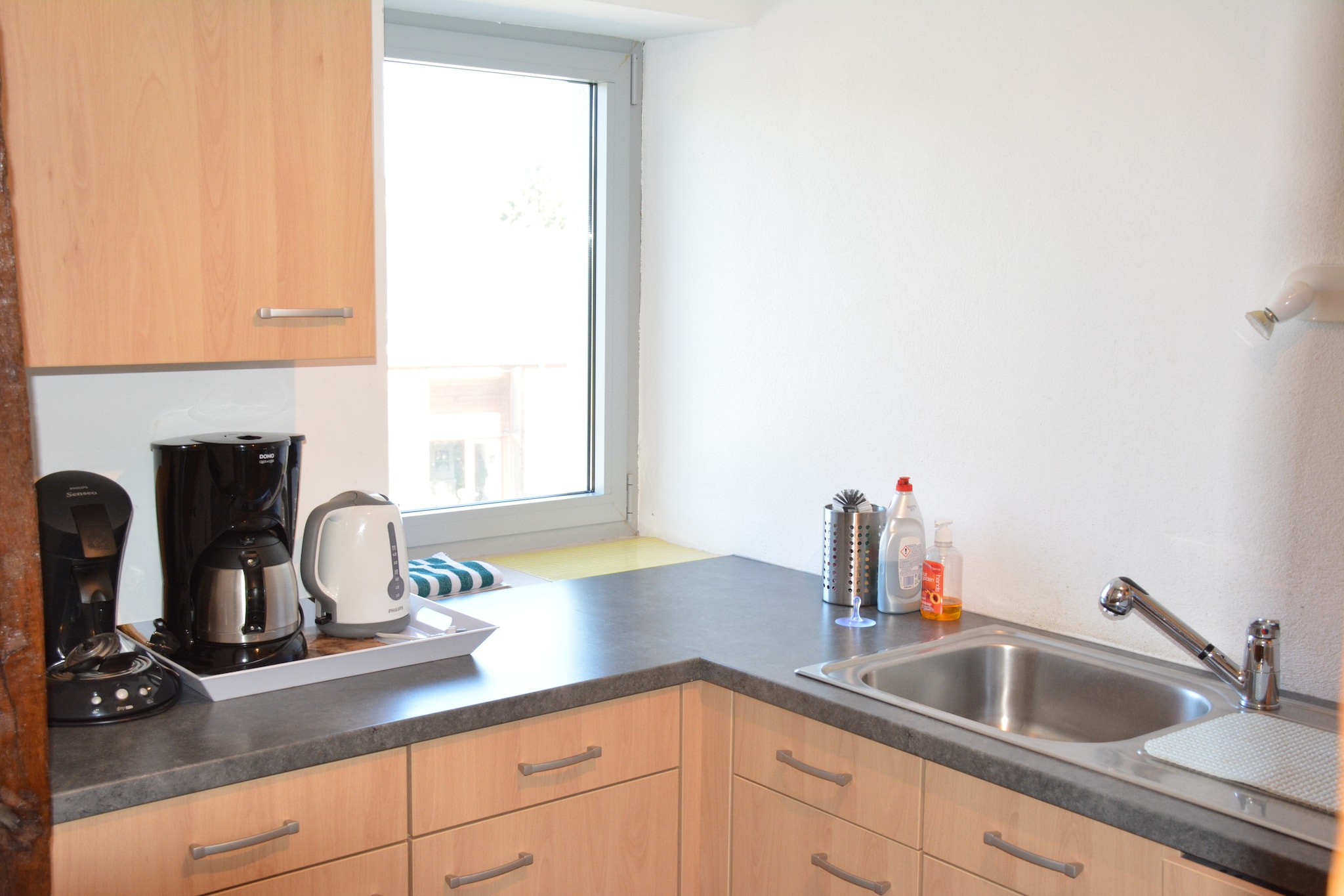 Ground floor: (hallway, washing room(freezer, shower, toilet, washing machine), recreation room(table football), bicycle storage)\n\nOn the 1st floor: (Kitchen(cooker, coffee machine(filter), oven, microwave, dishwasher, fridge), Living/diningroom(TV, dining table, seating area, DVD player, stereo unit), bedroom(double bed(twin duvet, 160 x 200 cm)), bathroom(2x shower, 2x washbasin), toilet)\n\nOn the 2nd floor: (bedroom(double bed(twin duvet, 160 x 200 cm)), bedroom(single bed(duvet, 90 x 200 cm), double bed(twin duvet, 160 x 200 cm)), bedroom(bunk bed or 2 single beds(duvet)), bathroom(bath tub, washbasin), toilet, Landing)\n\nstove(wood), baby bath, bathtub or shower, heating(central, oil), terrace, garden, garden furniture, BBQ, parking, slide, children\'s bed, high chair, ironing board