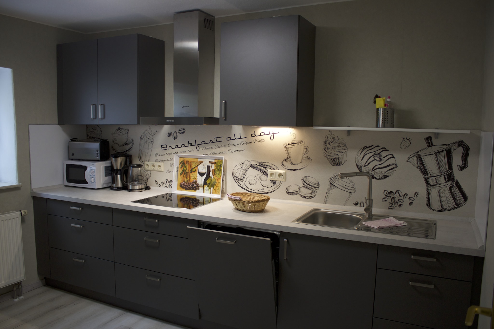 Ground floor: (hallway, Kitchen(cooker(ceramic), oven, microwave, dishwasher), Living/diningroom(TV(satellite)), bedroom(double bed), bedroom(2x single bed), bathroom(bathtub with shower, washbasin, toilet))\n\ngarden(shared with other guests), garden furniture, BBQ, parking, parking, children\'s bed, high chair, Charging post for electric cars