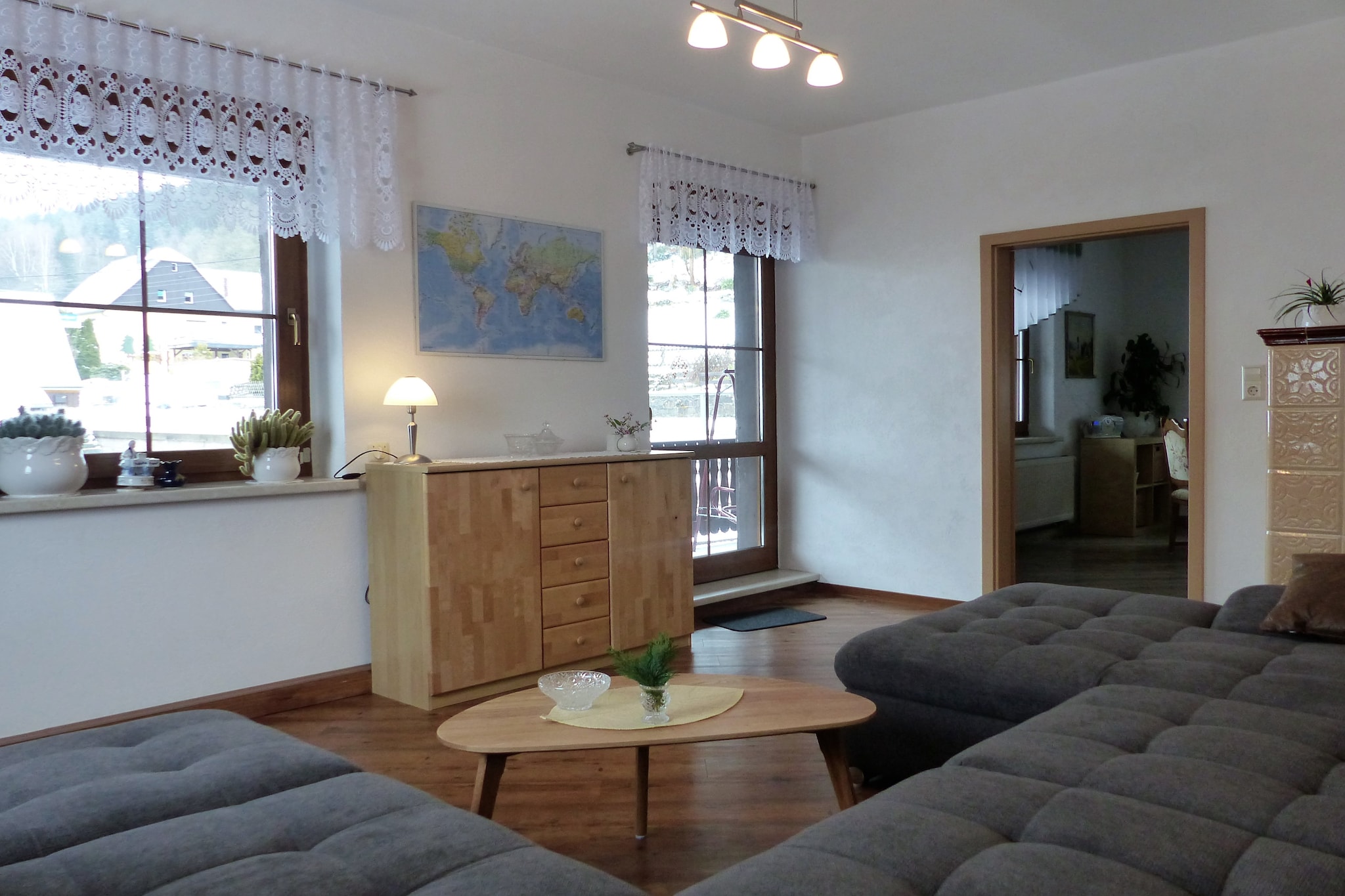 Ground floor: (Entrance, hall(reachable from the outside), Living room(double sofa bed, TV(satellite)), dining room(dining table, radio, CD player), Kitchen(electric kettle, toaster, cooker(4 ring stoves, ceramic), coffee machine(filter), oven, microwave, dishwasher, fridge-freezer), bedroom(single sofa bed, bunk bed), bathroom(shower(walk-in shower), washbasin, toilet, heating))\n\nski storage, washing machine, balcony, heating(central), garden(shared with the owner , fenced, > 1000 m2), bicycle storage, garden furniture, sun loungers, BBQ(charcoal), parking, play equipment, children\'s bed, high chair, party games