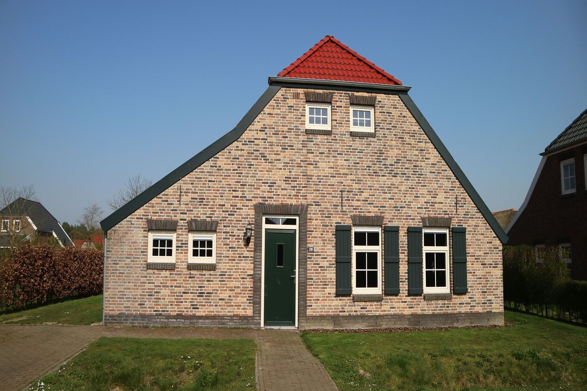 Boerderijvilla met twee badkamers in Limburg