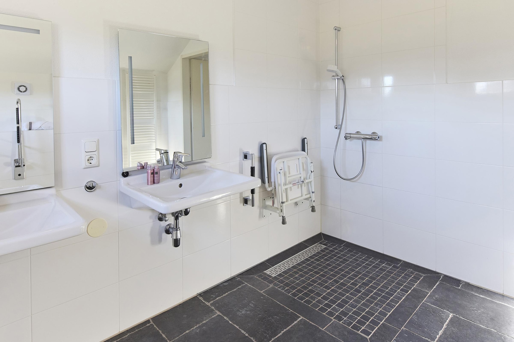 Buitenhof De Leistert 2-Badkamer