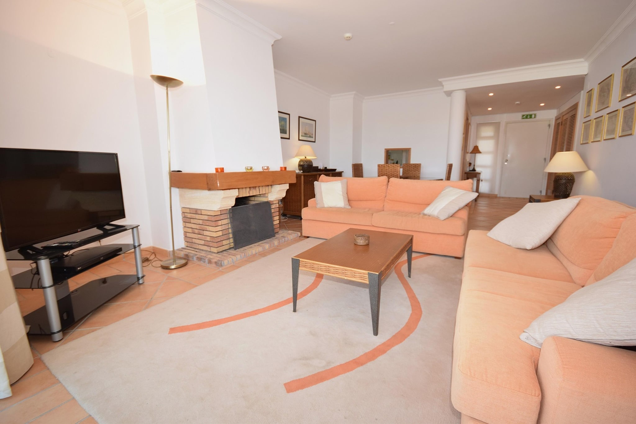 Sunny Balcony Apartment and Pool